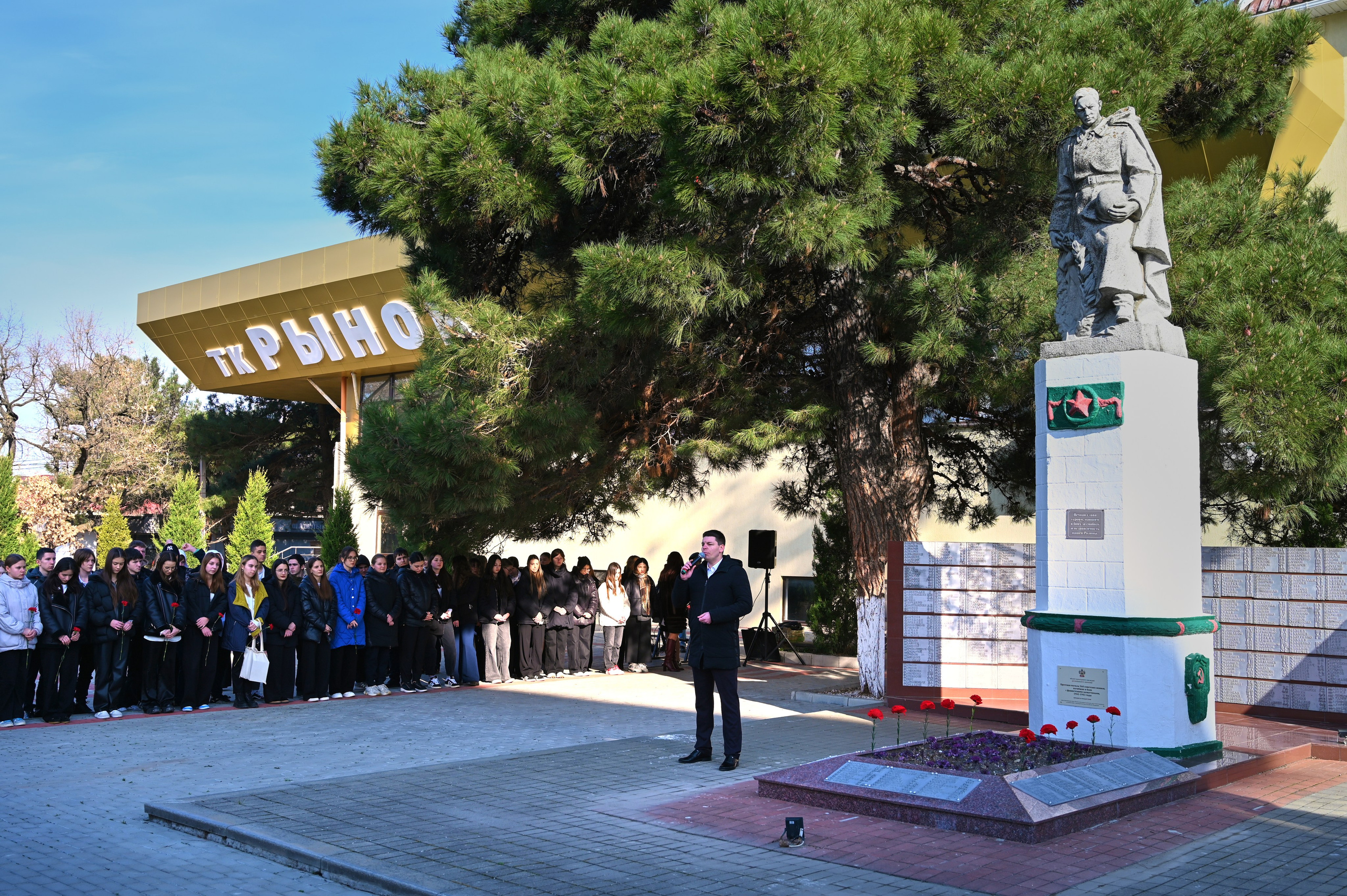 Митинг у солдата. Жизнь курорта Кабардинка в фотографиях