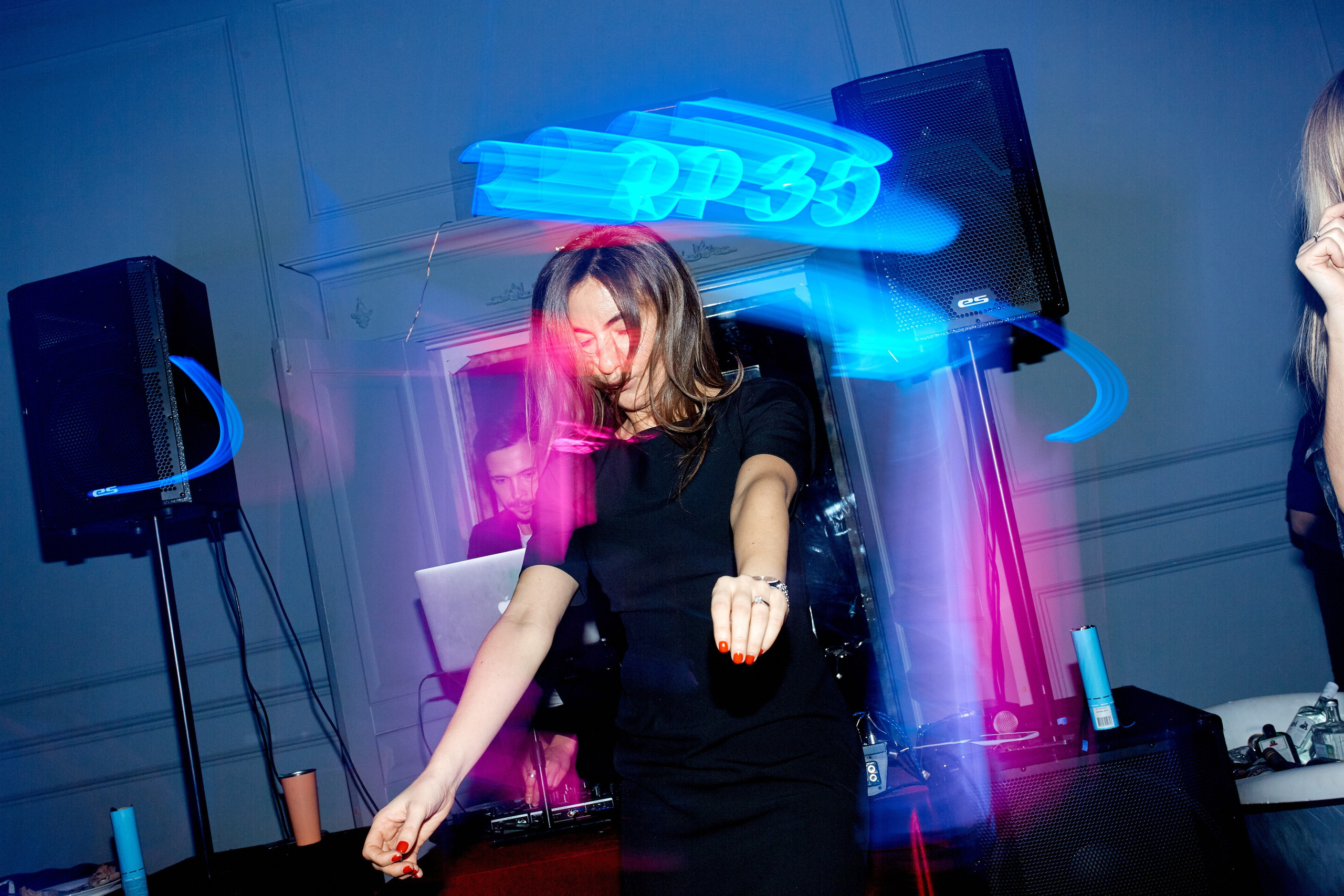 Фотограф на юбилей в Москве, заказать услуги фотосъёмки — Цены и стоимость услуг профессионального фотографа на юбилей