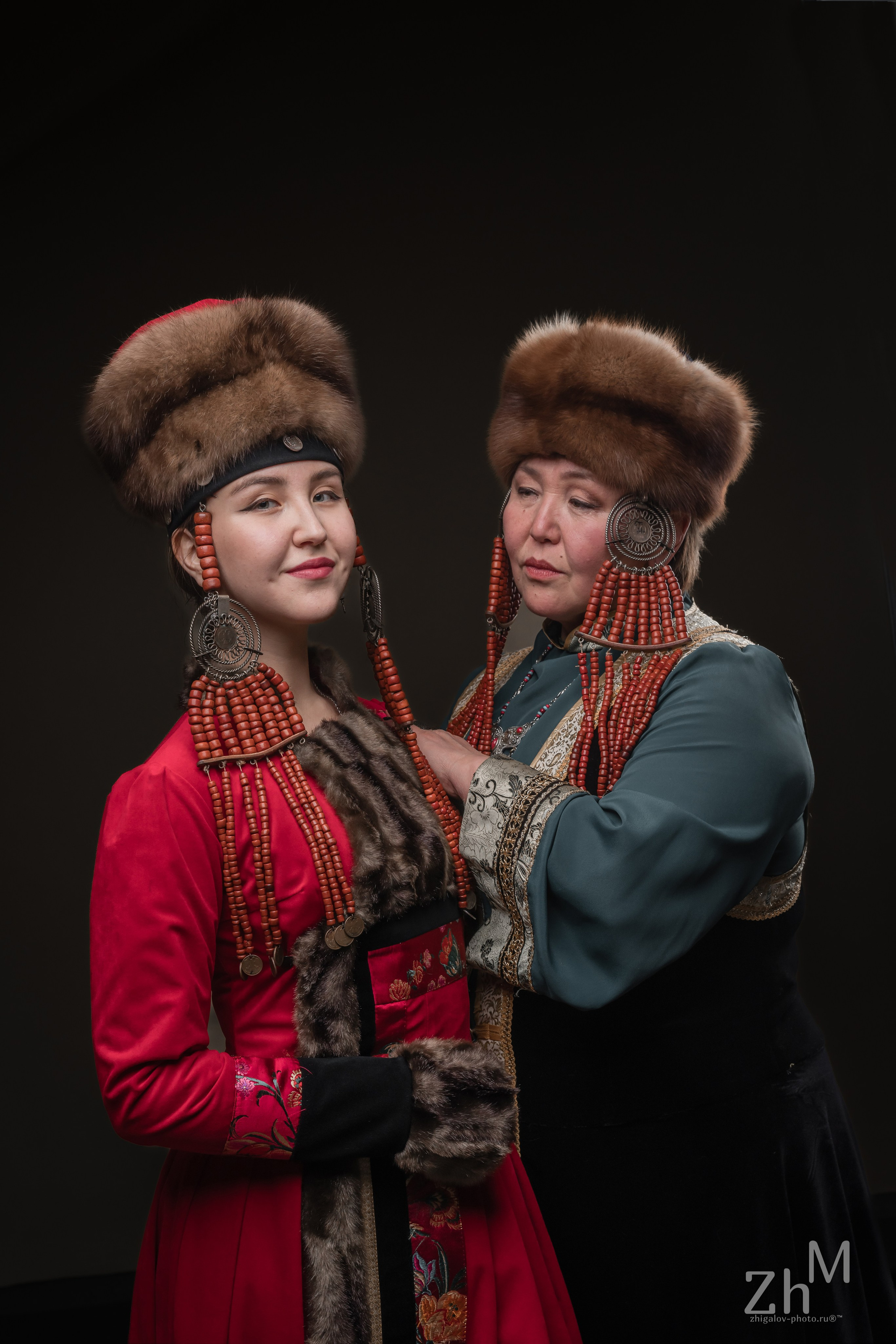 Съёмка в бурятских национальных костюмах. Семейный и свадебный фотограф в Иркутске Максим Жигалов