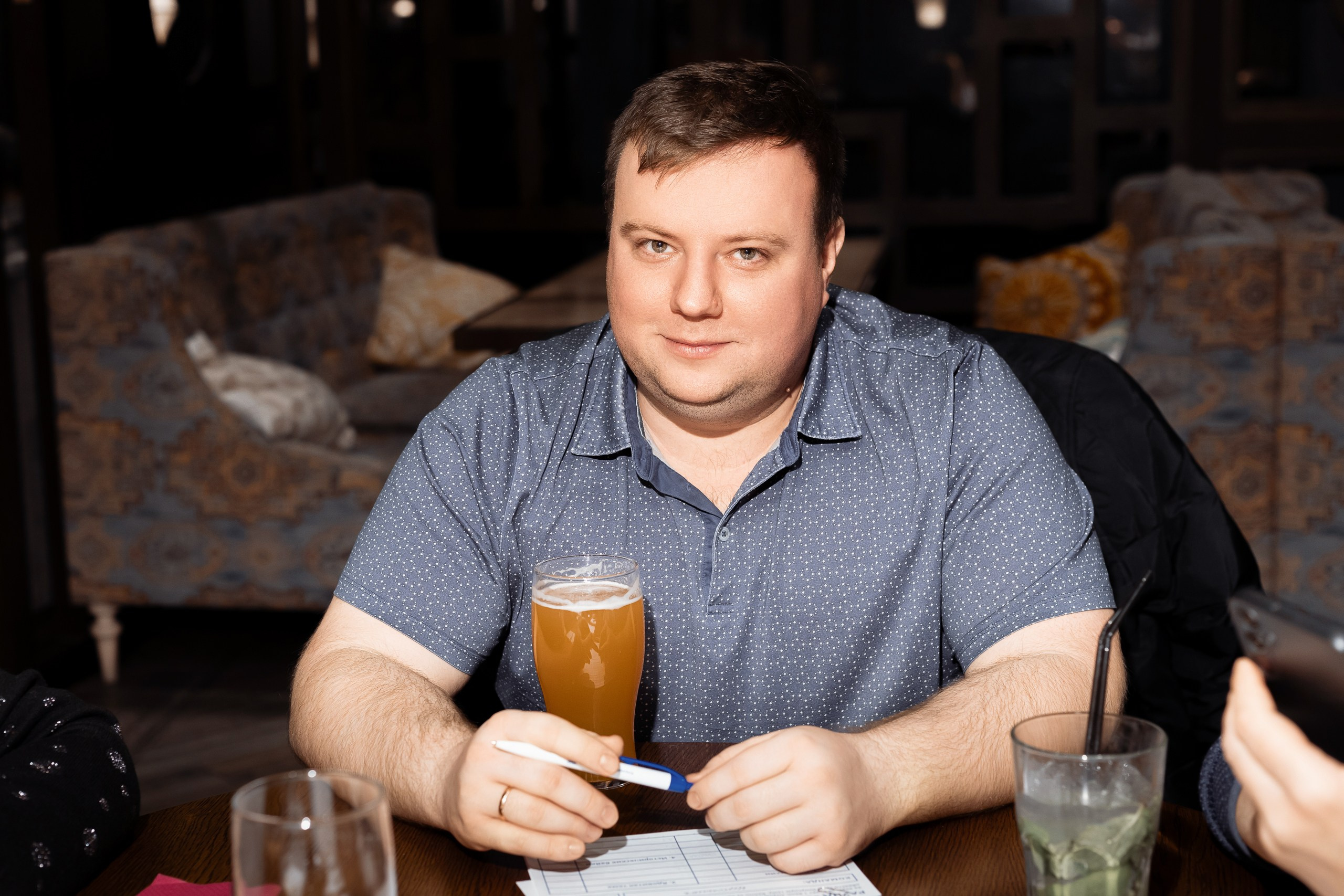 Репортажная фотосъемка квиз-шоу ЛИГА ИНДИГО в ресторане Пахвала. Фотограф в Санкт-Петербурге — Сергей Петров