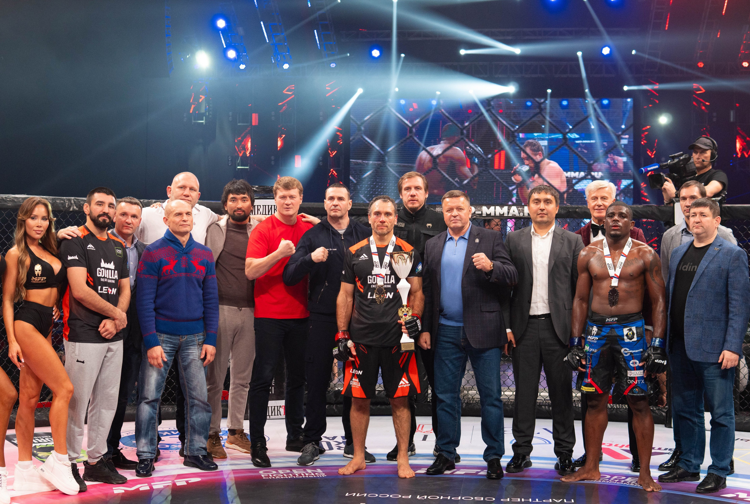 Спортивный и репортажный фотограф в Хабаровске Дергачев Дмитрий запечатлел фото бойцов и знаменитых личностей Демешин, Поветкин, Харитонов, спортсменов на соревнованиях по панкратиону