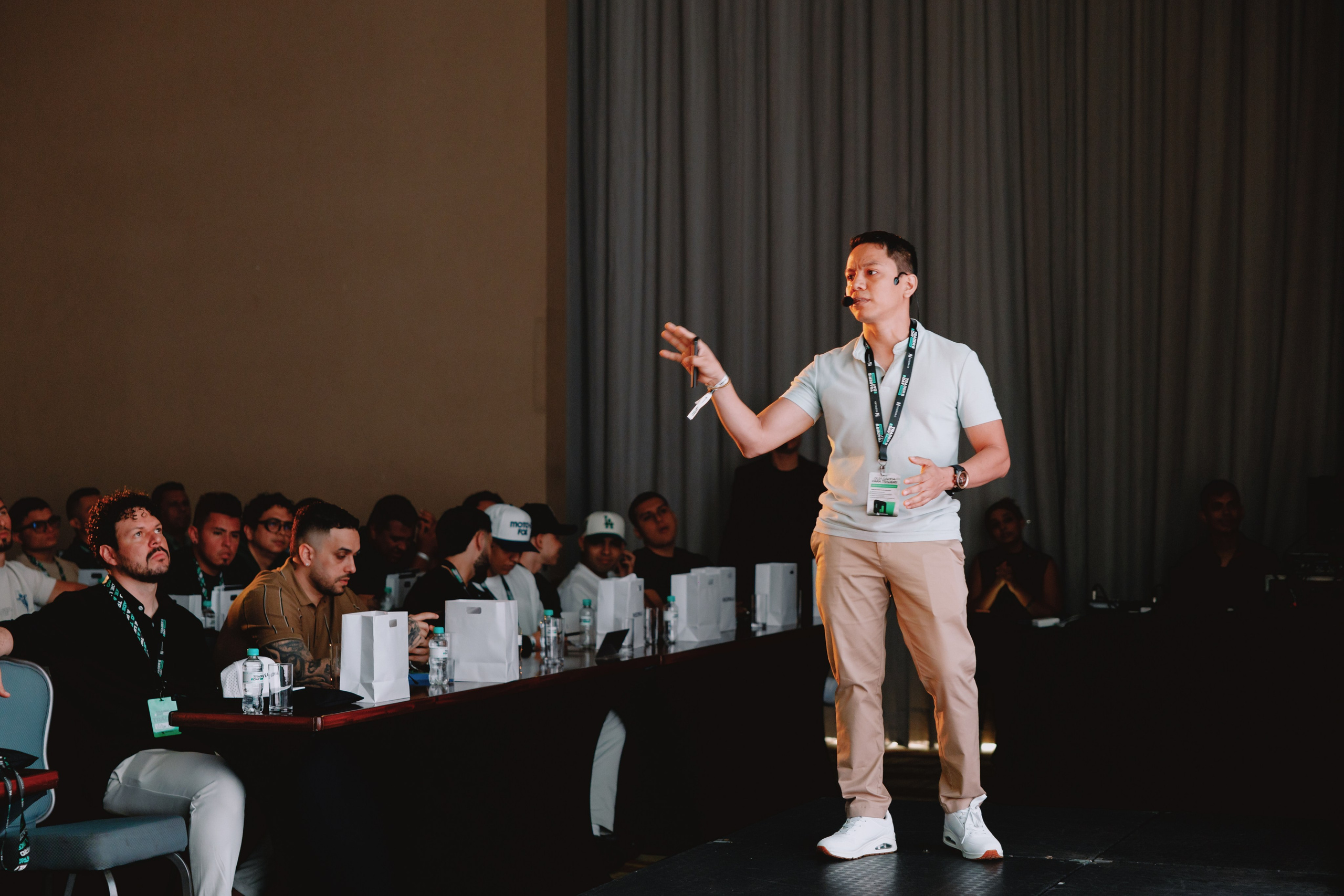 TRADERS DAY By NeomAAA Medellin. NeomAAA Funds Gallery