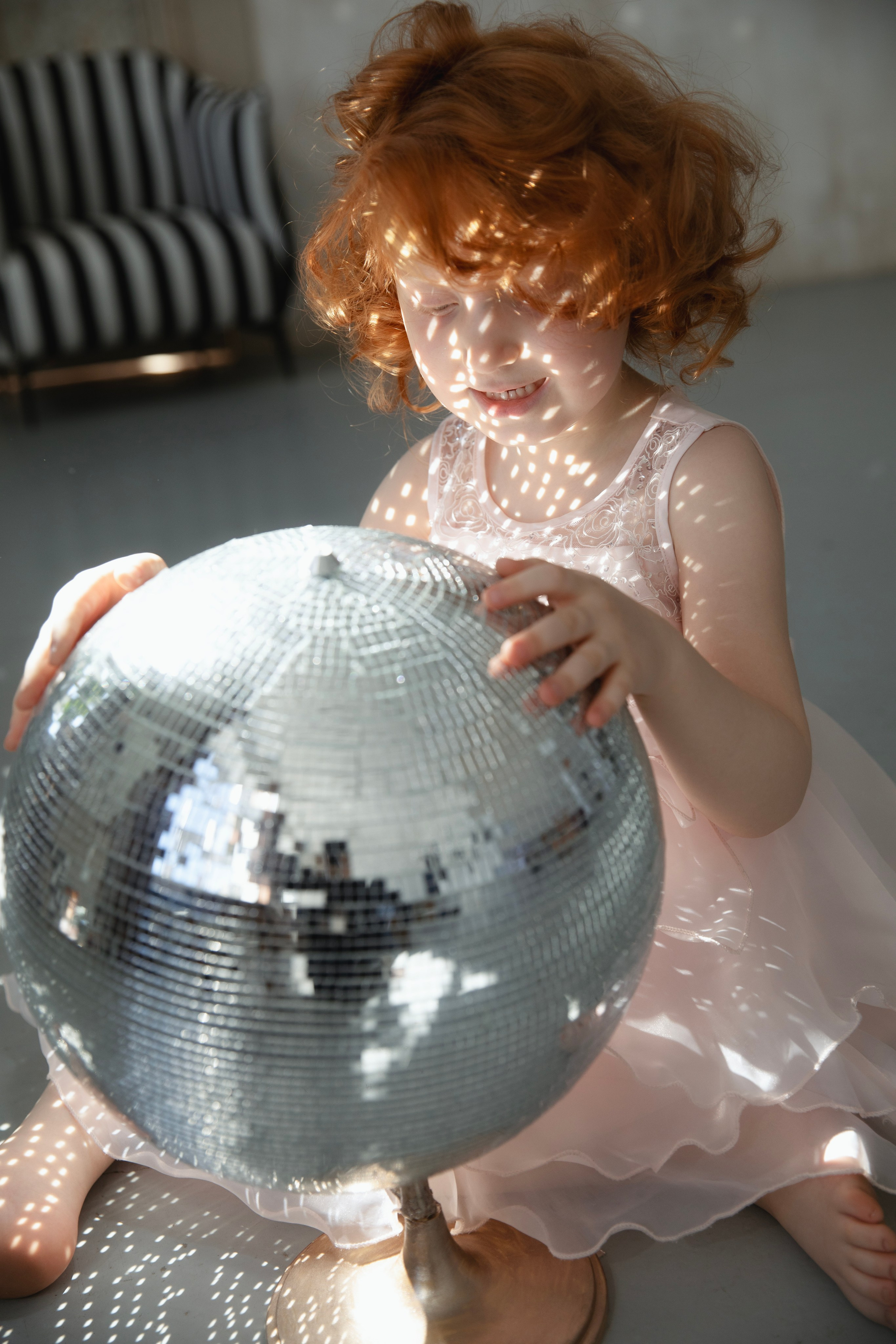 Съемка Софа и дискошар в студии. Фотограф новорожденных, детский фотограф Москва.Семейная съемка Москва. Семенова Анна