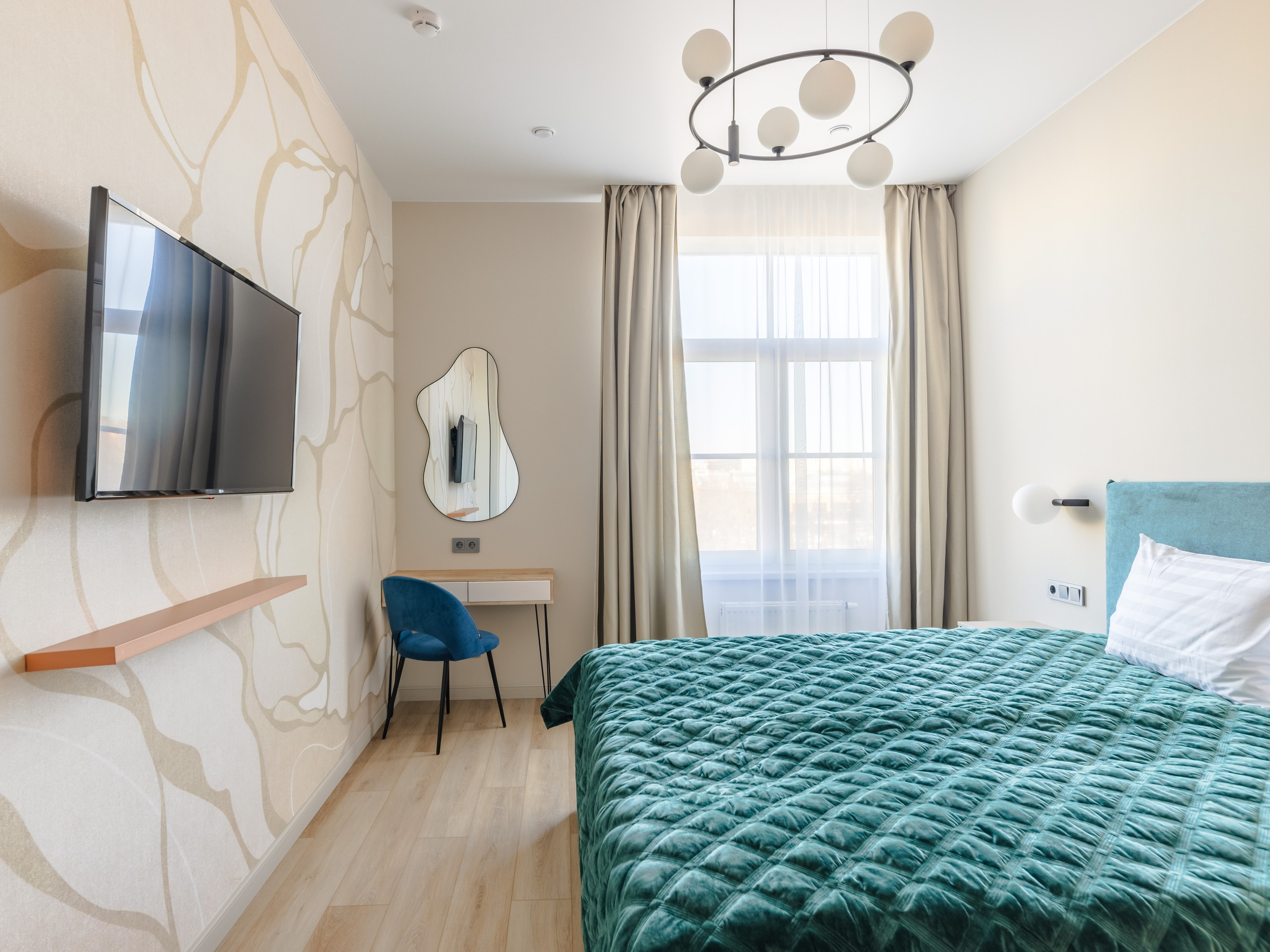 Современный интерьер спальни с видом в ЖК Наследие на Марата — дизайн Ксения Новикова, проект под сдачу,