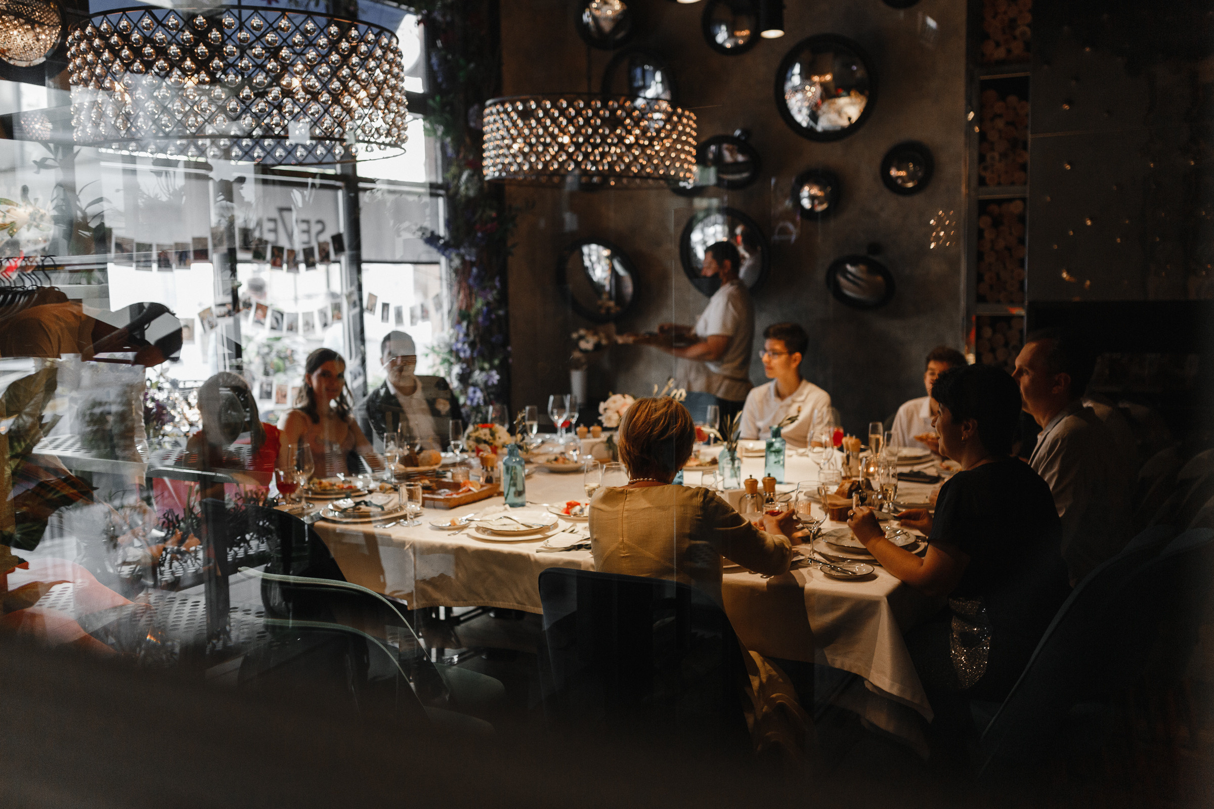 Свадебная фотосессия в оранжерее/Камерный ужин в центре Москвы Seven Rest. Свадебный фотограф в Москве Мария Крош