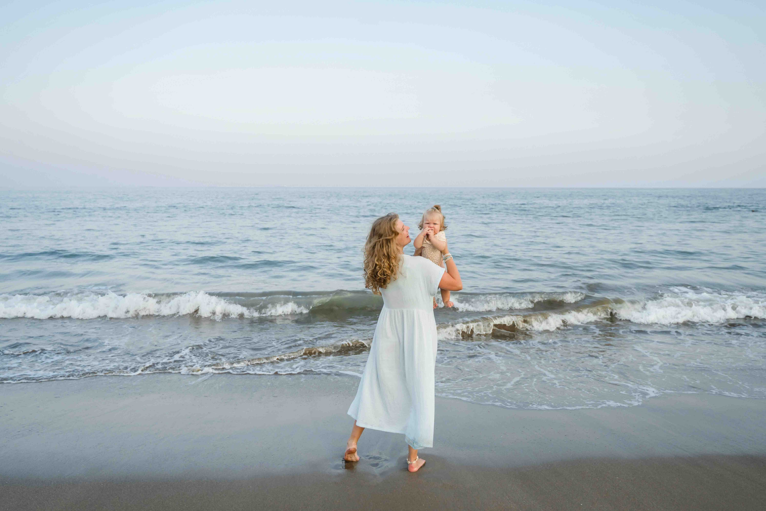 Family photographer in abu dhabi dubai sharjah fujeirah