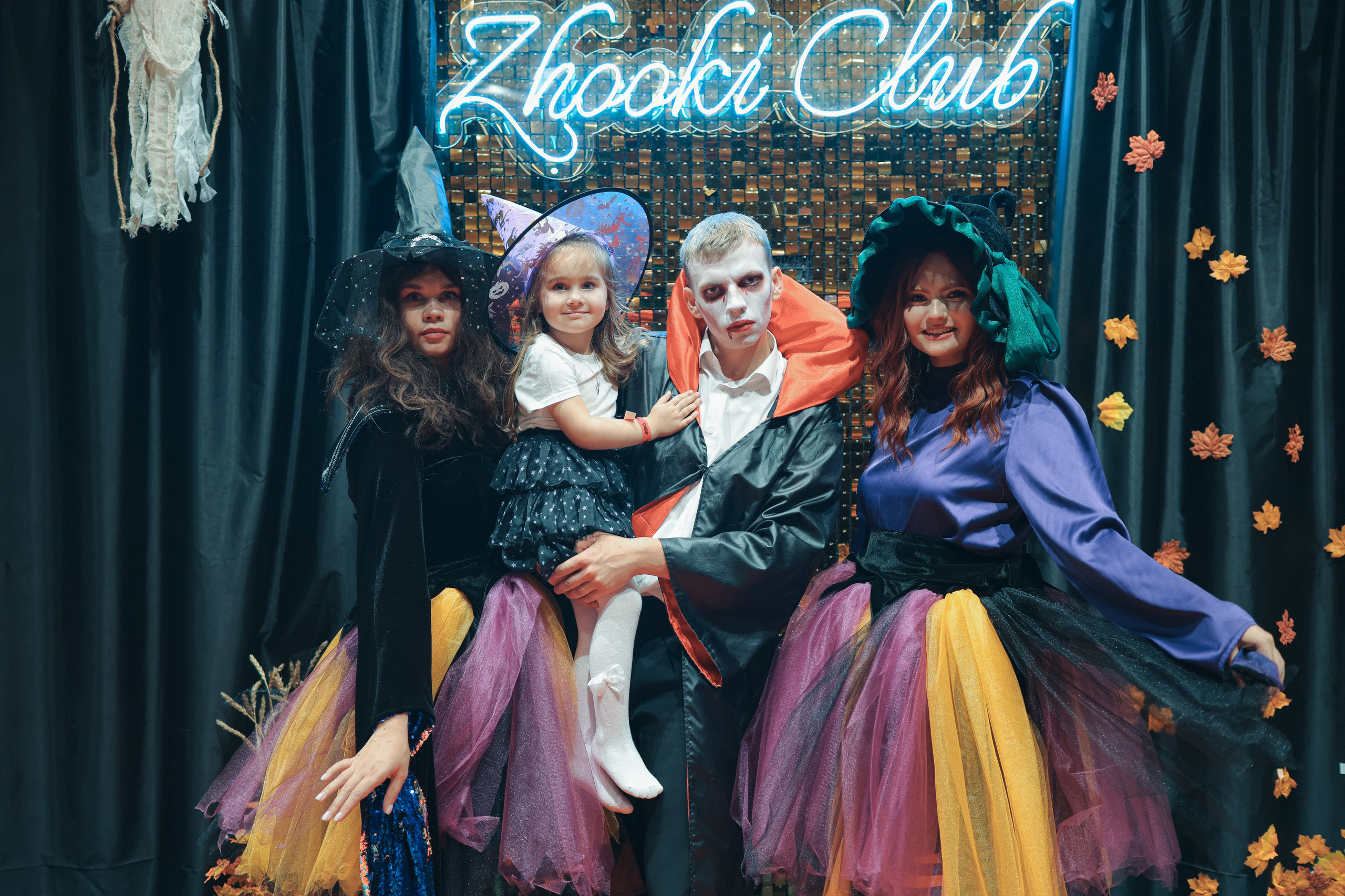 02.11 Halloween в Zhooki Park. Команда специалистов в мире фотографии и видео. Детский фотограф, семейный фотограф