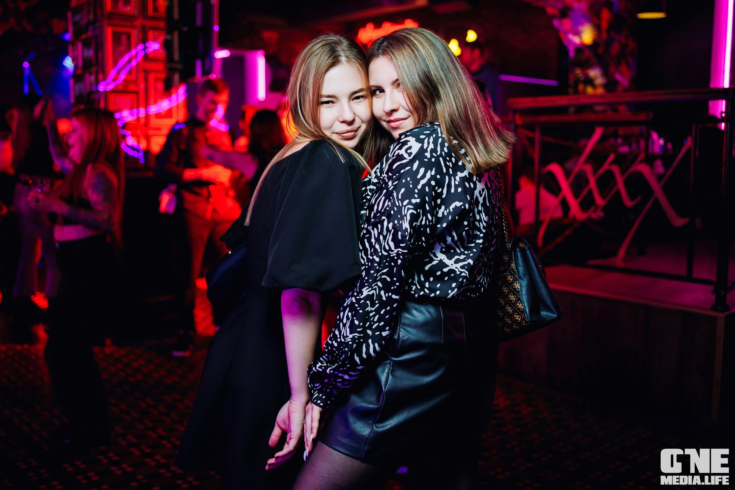Фоторепортаж из бара XxxX. One Media Life: фоторепортажи, фотоотчеты с мероприятий и заведений
