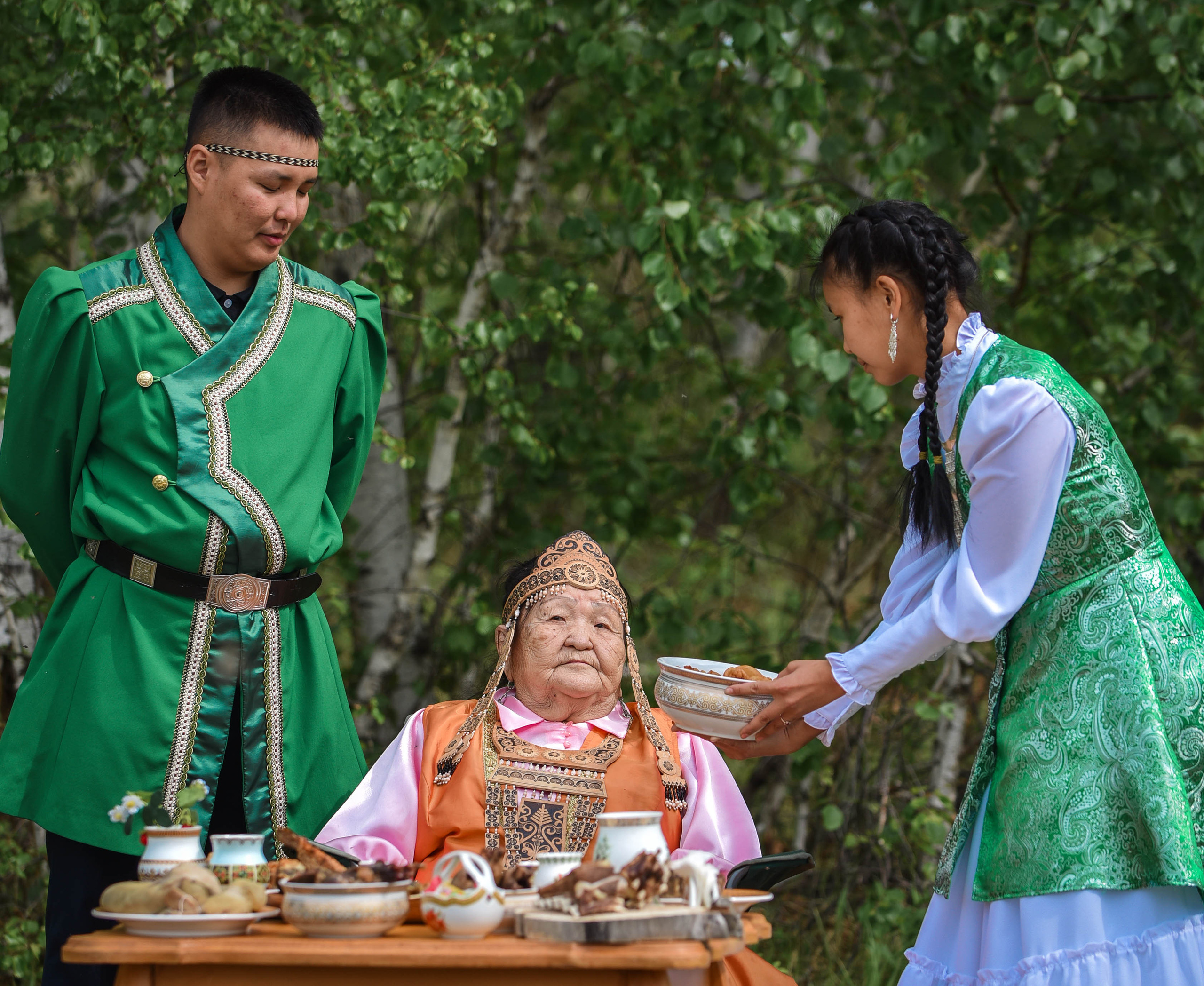 Фотосессия большой семьи в национальных костюмах. ФОТОГРАФ в МОСКВЕ Любовь Пронина