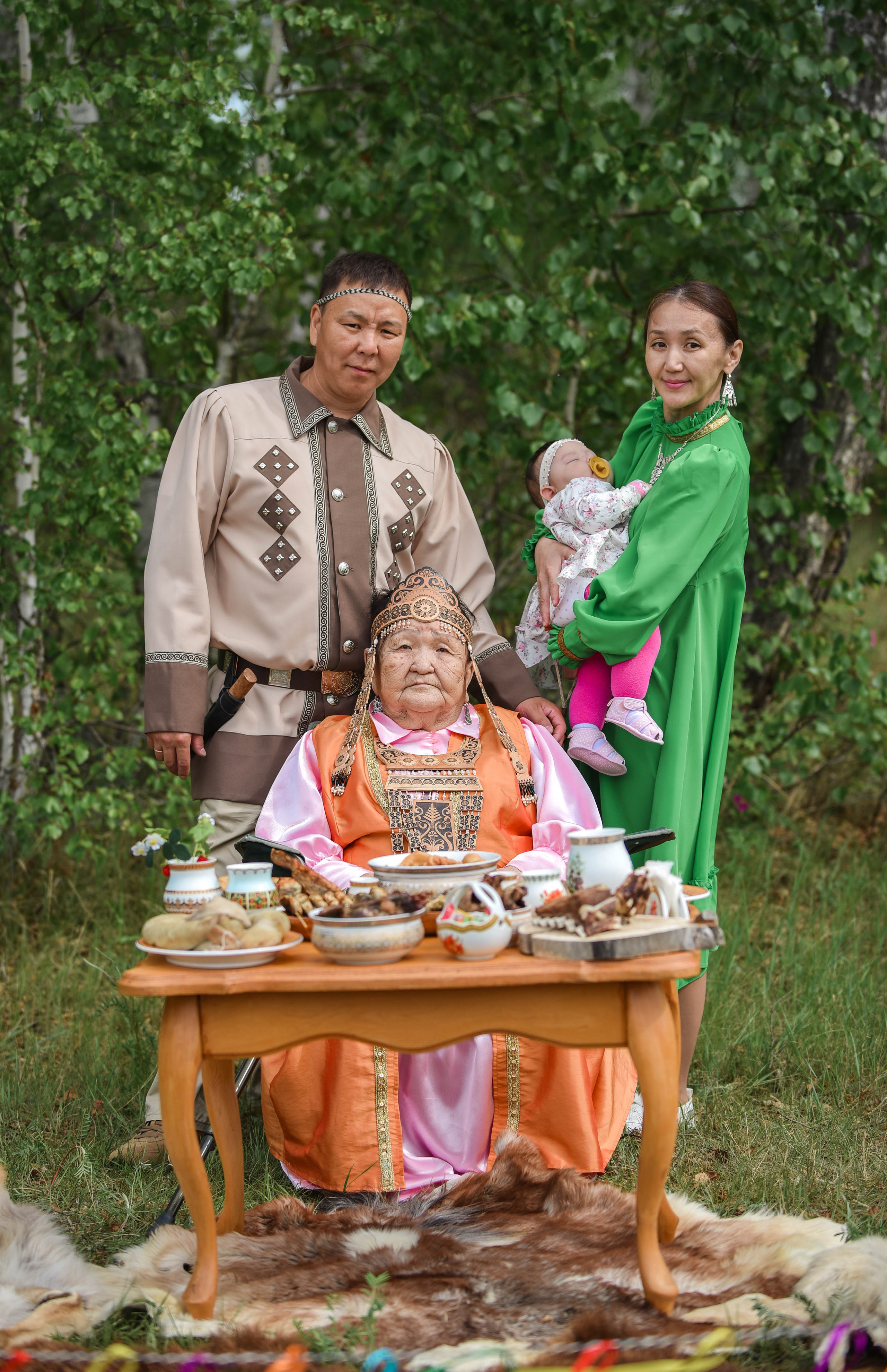 Фотосессия большой семьи в национальных костюмах. ФОТОГРАФ в МОСКВЕ Любовь Пронина