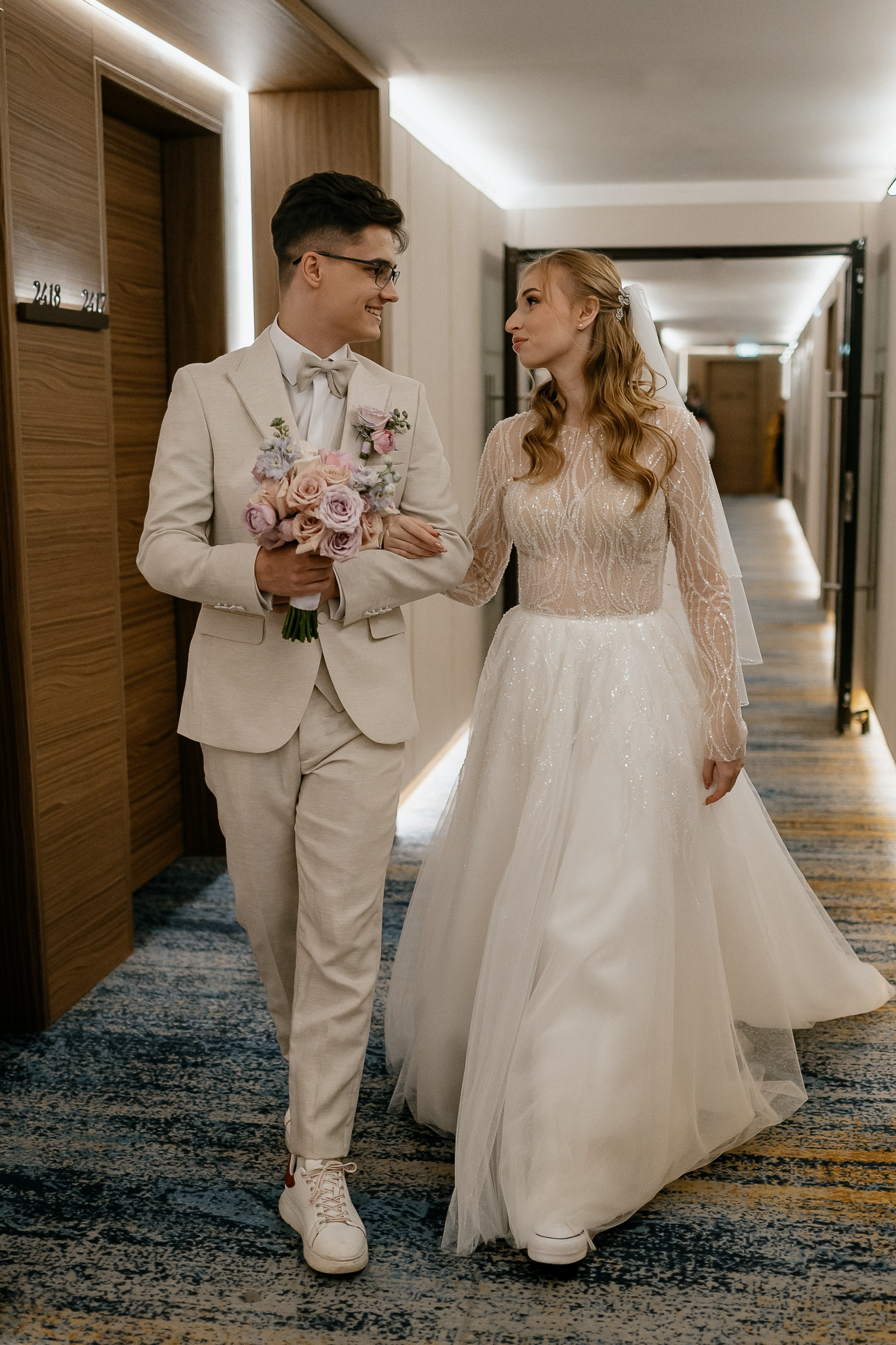 Свадебные сборы в Radisson Blu Olimpiyskiy. Свадебный фотограф Москва — Сергей и Татьяна