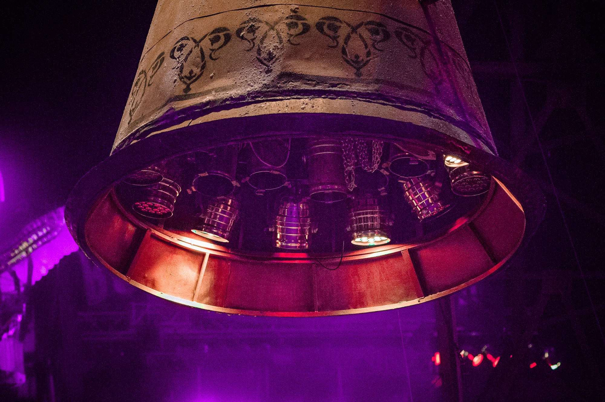 Колокол на сцене байк-шоу