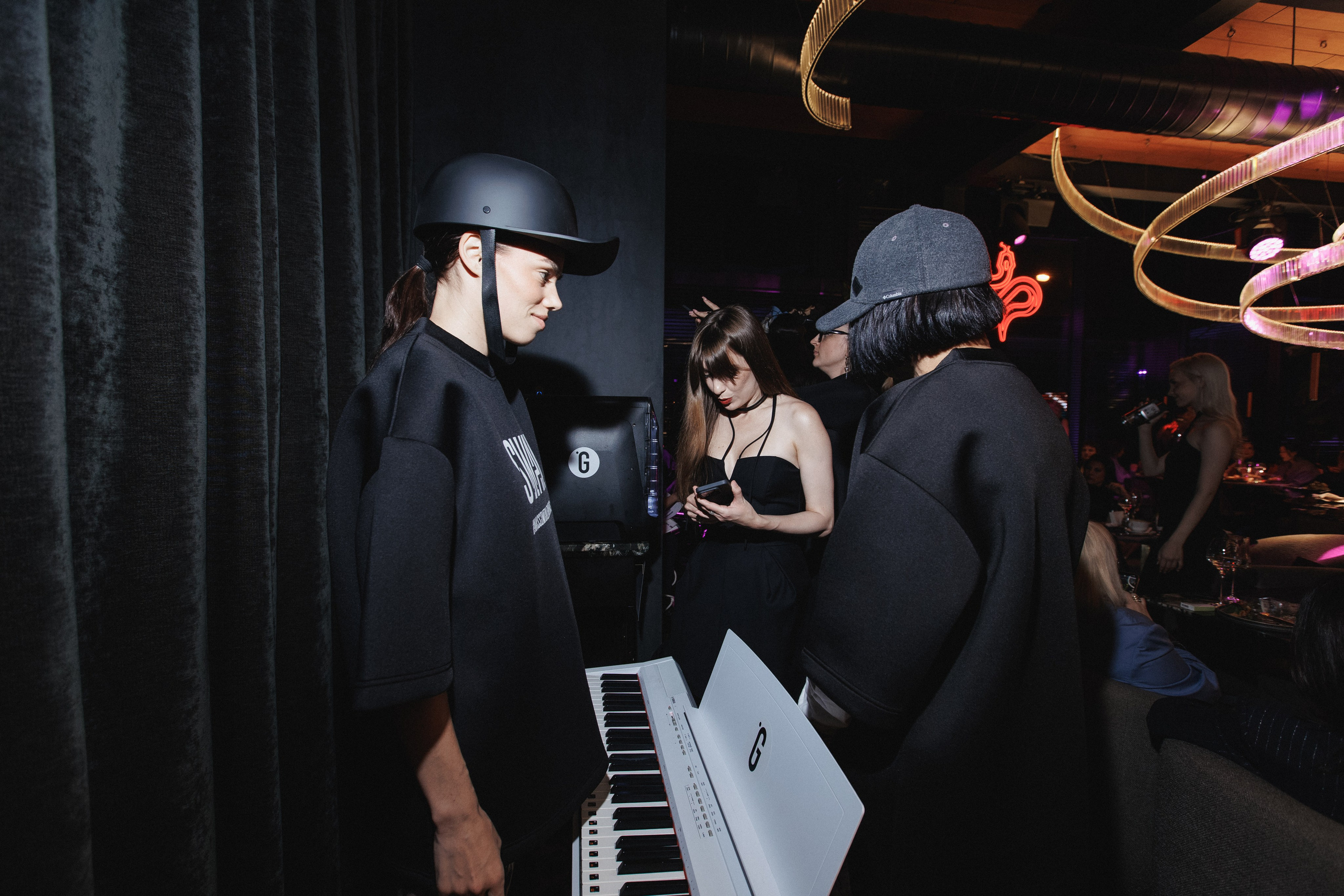 B.DAY PARTY ЖУРНАЛА •G. СВОИ. ФОТООТЧЕТЫ-СОБЫТИЯ-МЕСТА