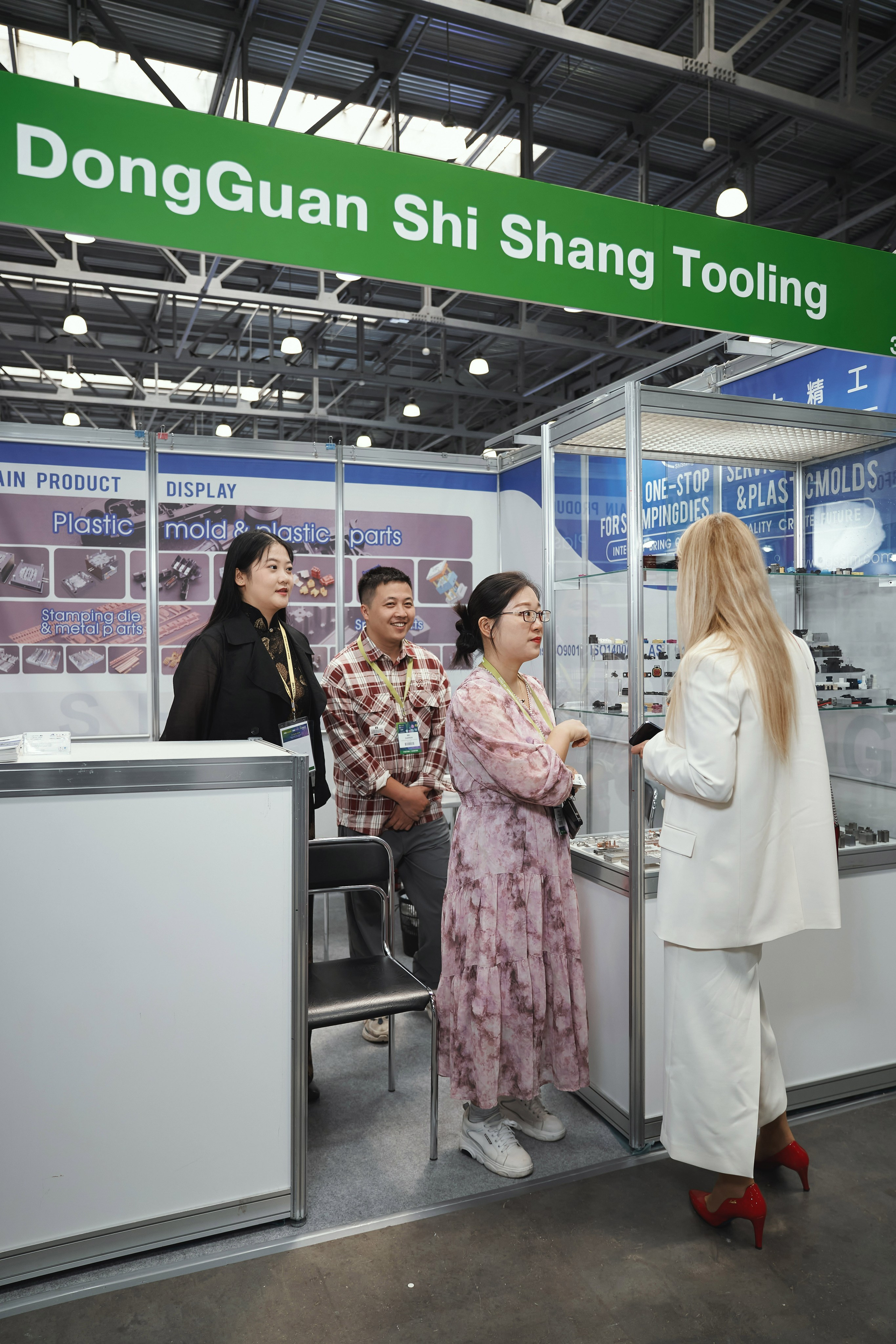 Репортаж с выставки пресс-форм и штампов Rosmould 2025. Фотограф Евгений Опарин