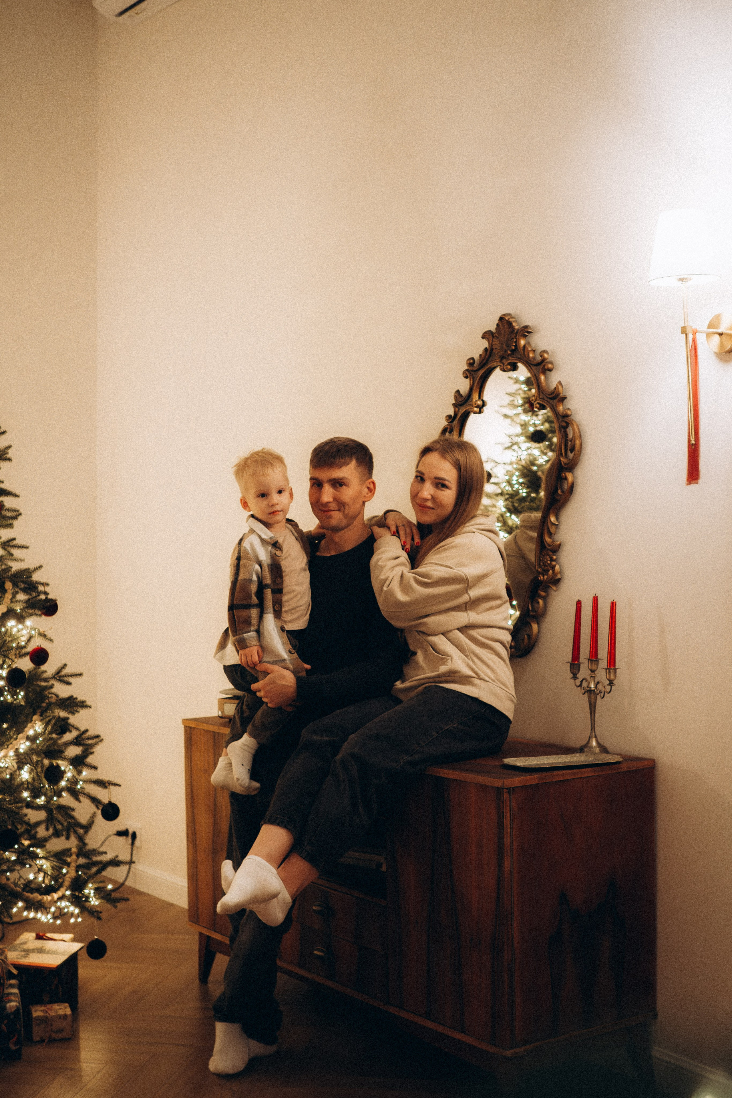 Новогодняя семейная фотосессия в студии. Семейный фотограф Егор Веденин