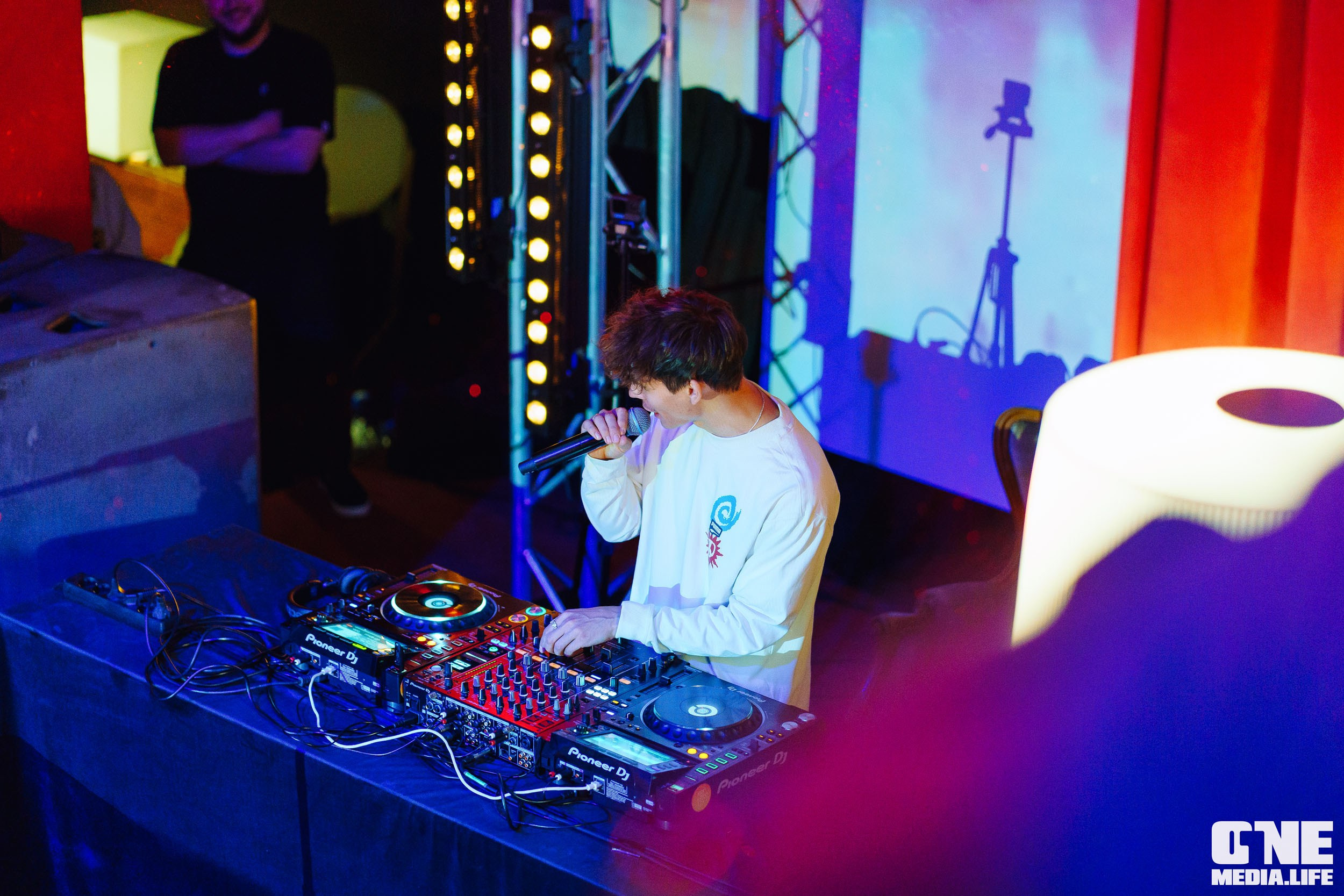 Фоторепортаж из клуба UNIVERSAL. One Media Life: фоторепортажи, фотоотчеты с мероприятий и заведений