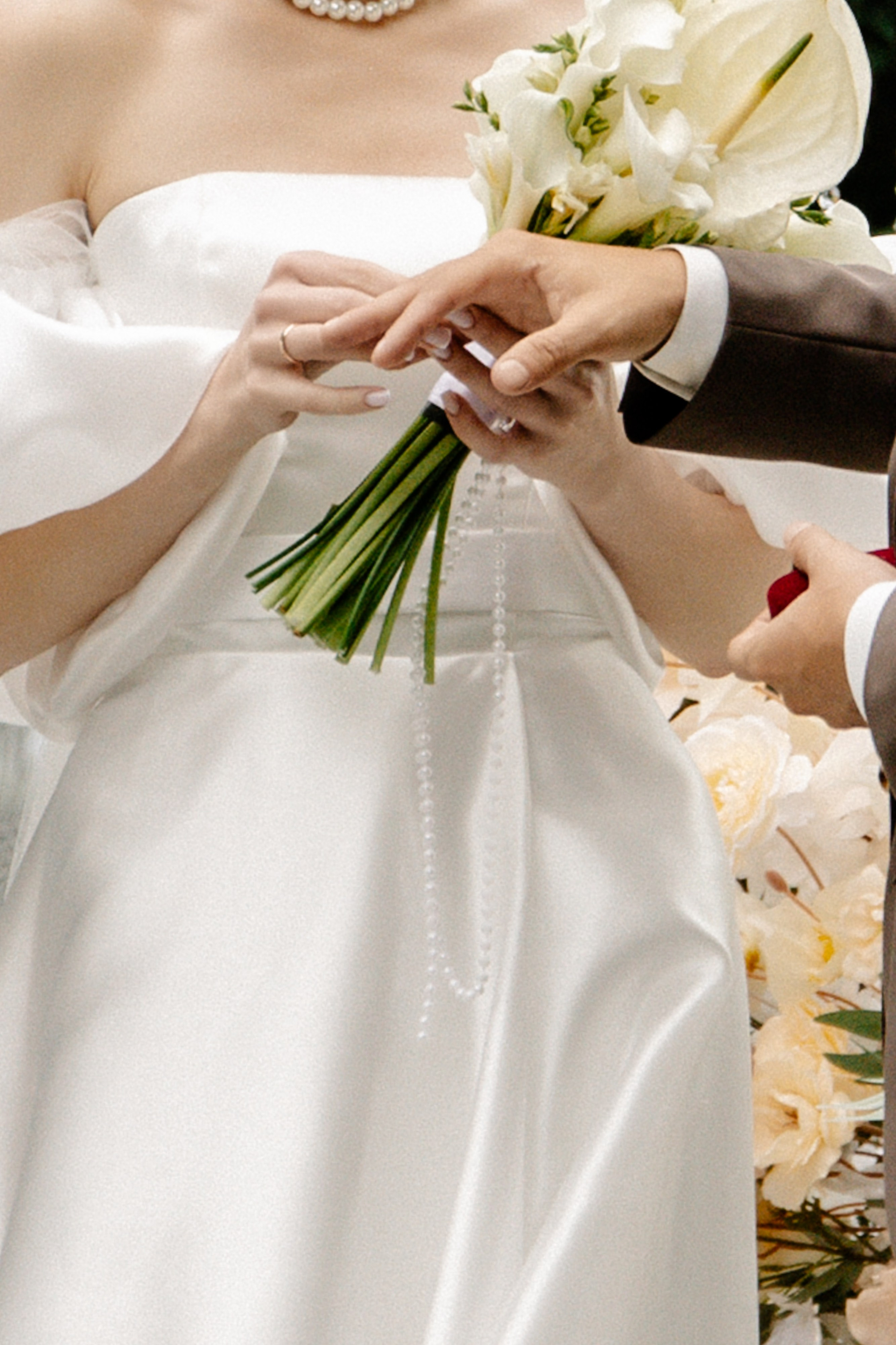 Я создаю профессиональные фотографии, которые сохраняют эмоции, детали и атмосферу вашего праздника. Свадебный фотограф во Владивостоке