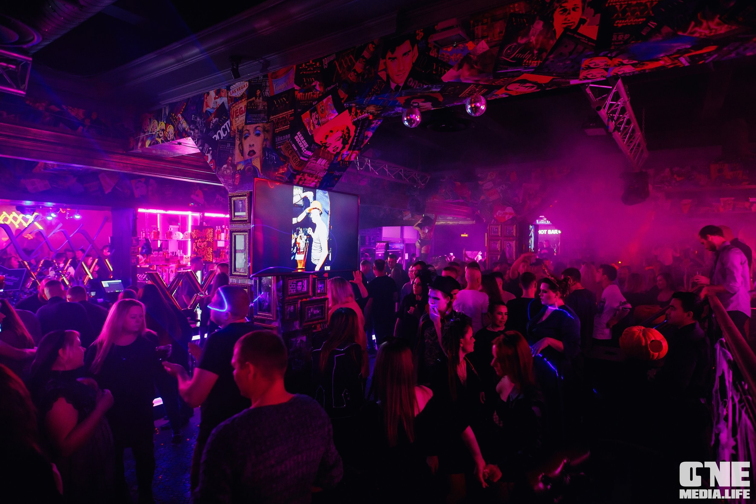 Фоторепортаж из бара XxxX. One Media Life: фоторепортажи, фотоотчеты с мероприятий и заведений