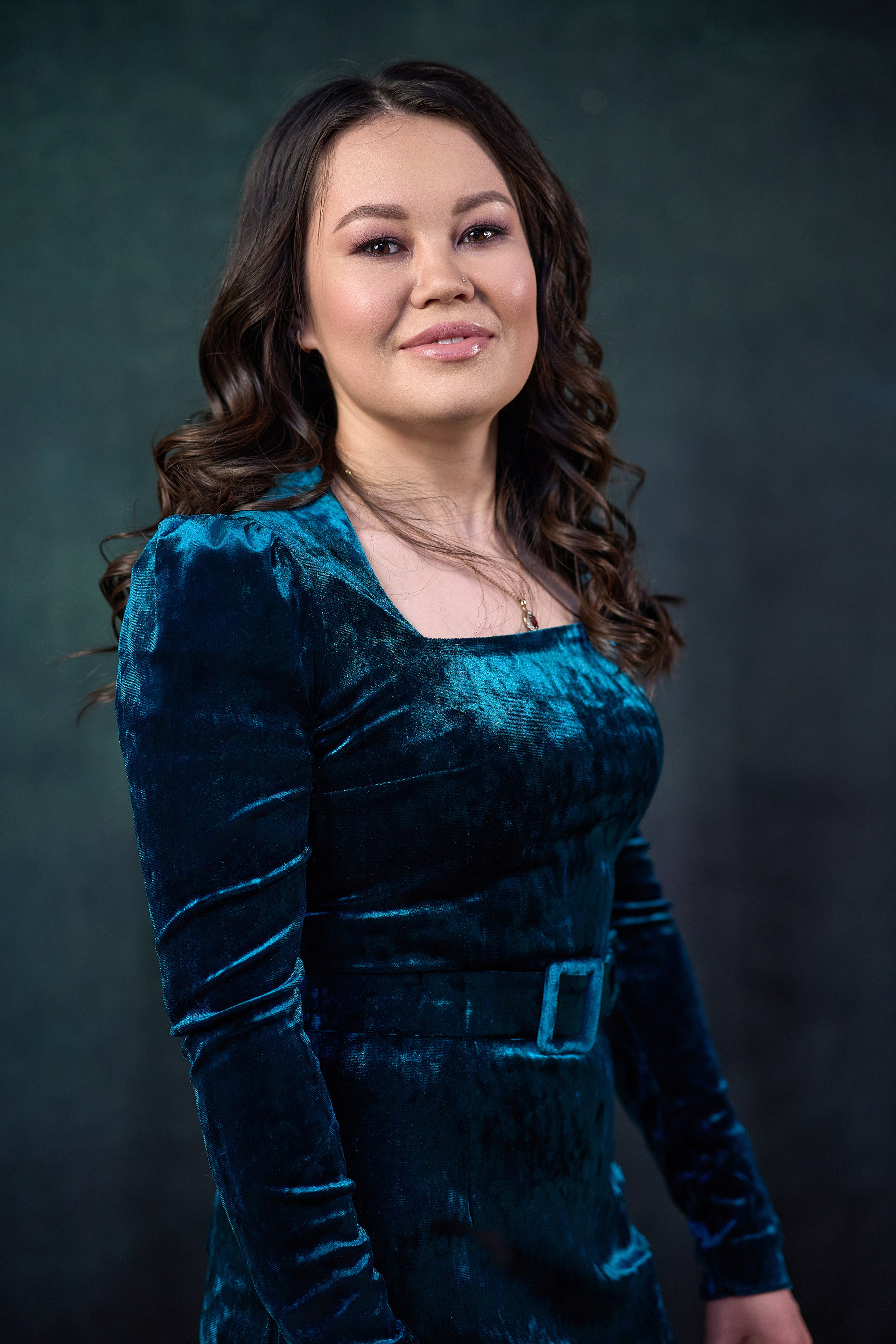 Портрет девушки в бархатном платье