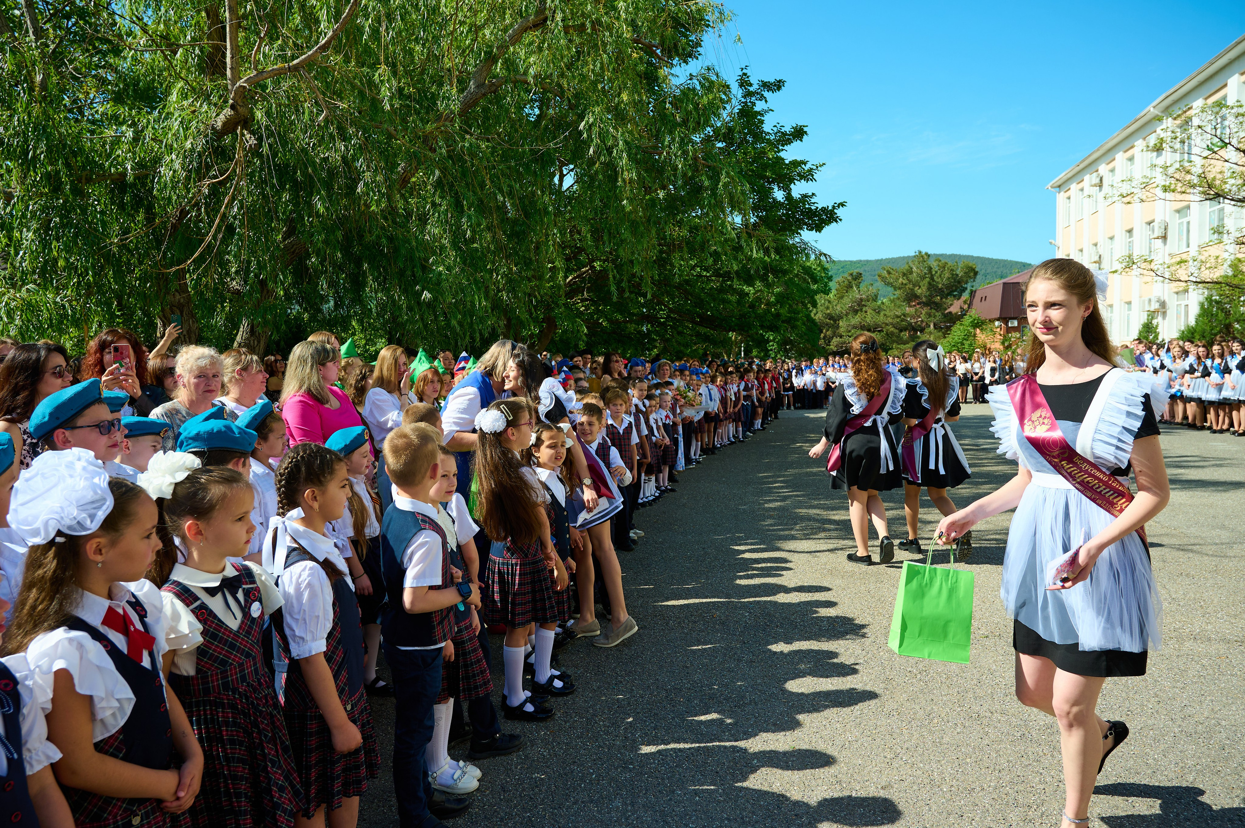 Последний звонок 2025. Жизнь курорта Кабардинка в фотографиях