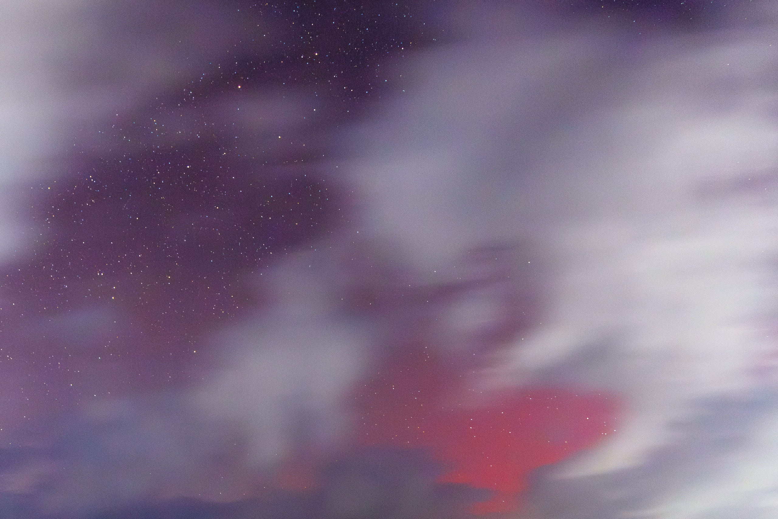 Фотосессия в красном платье в заброшенном здании