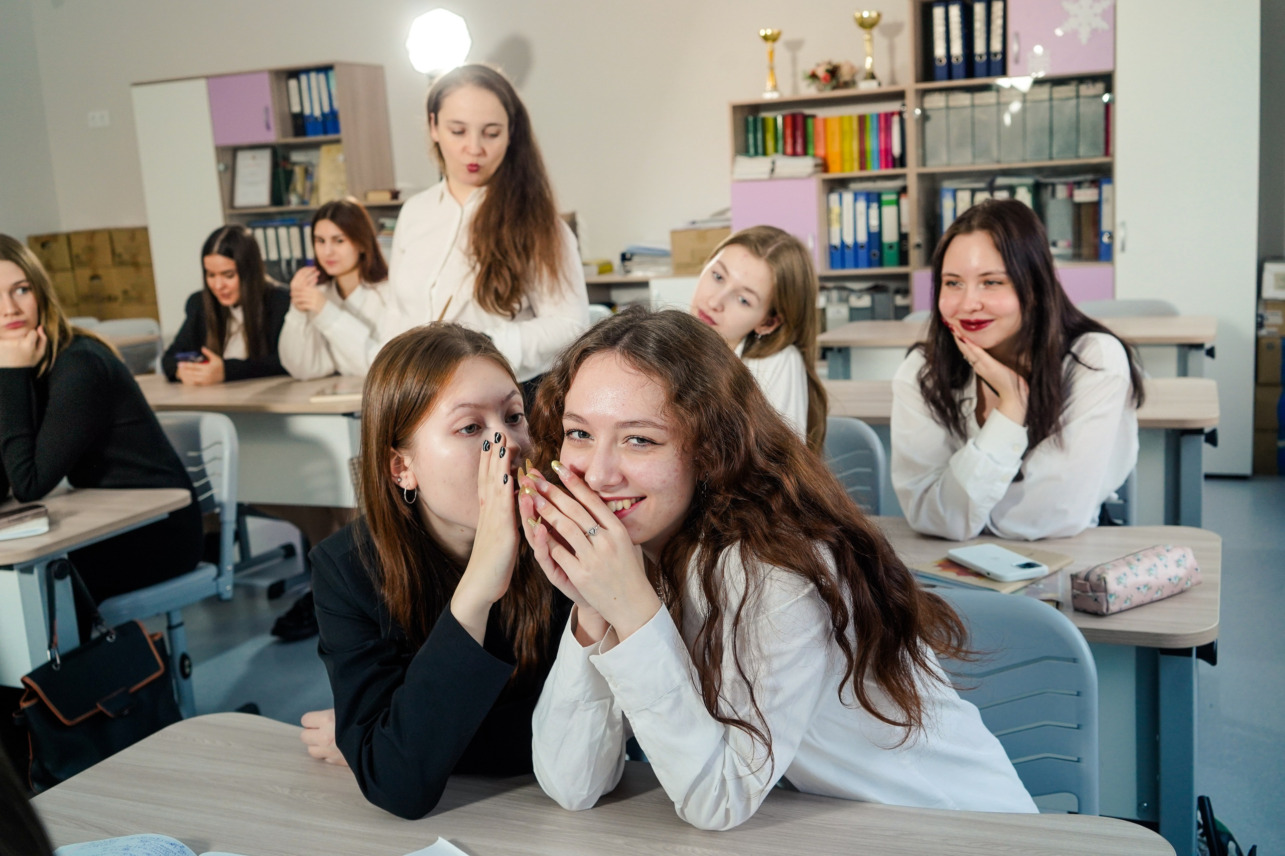 Выпускные альбомы 11 класс Гимназия 40, выпуск 2024. Семейный и портретный фотограф в Екатеринбурге Анна Лобанова