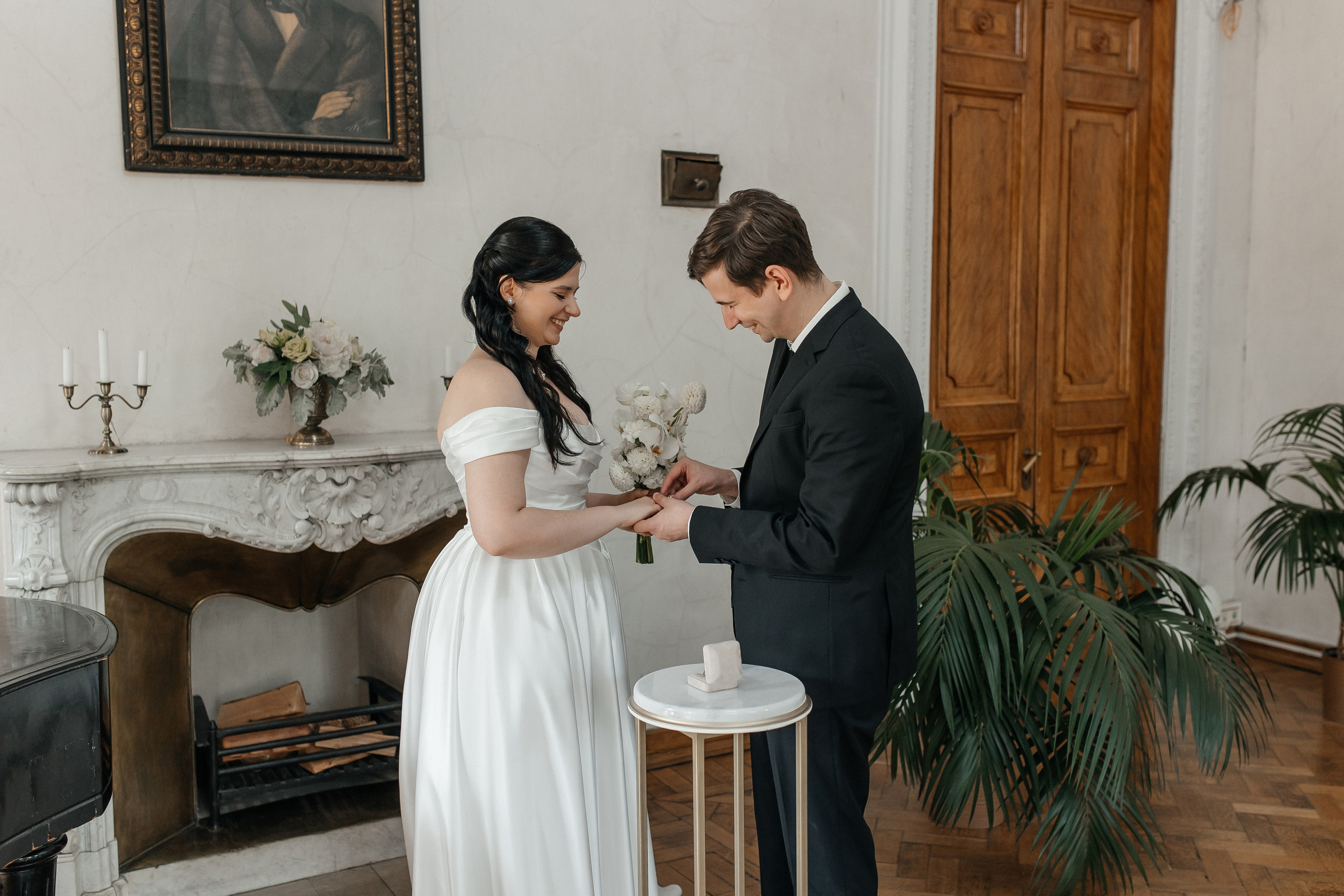 Регистрация брака в библиотеке читальне пушкина. Свадебный фотограф в Москве Дарья Олендарёва