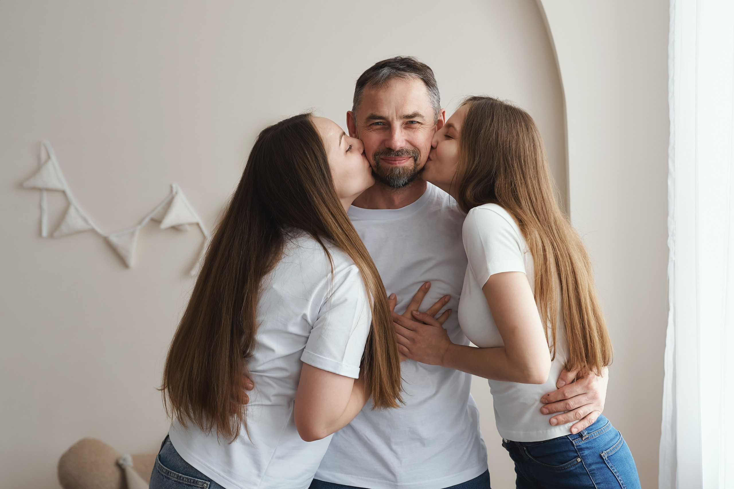 Семейная фотосессия в студии с детьми. Семейный фотограф Евгений Опарин