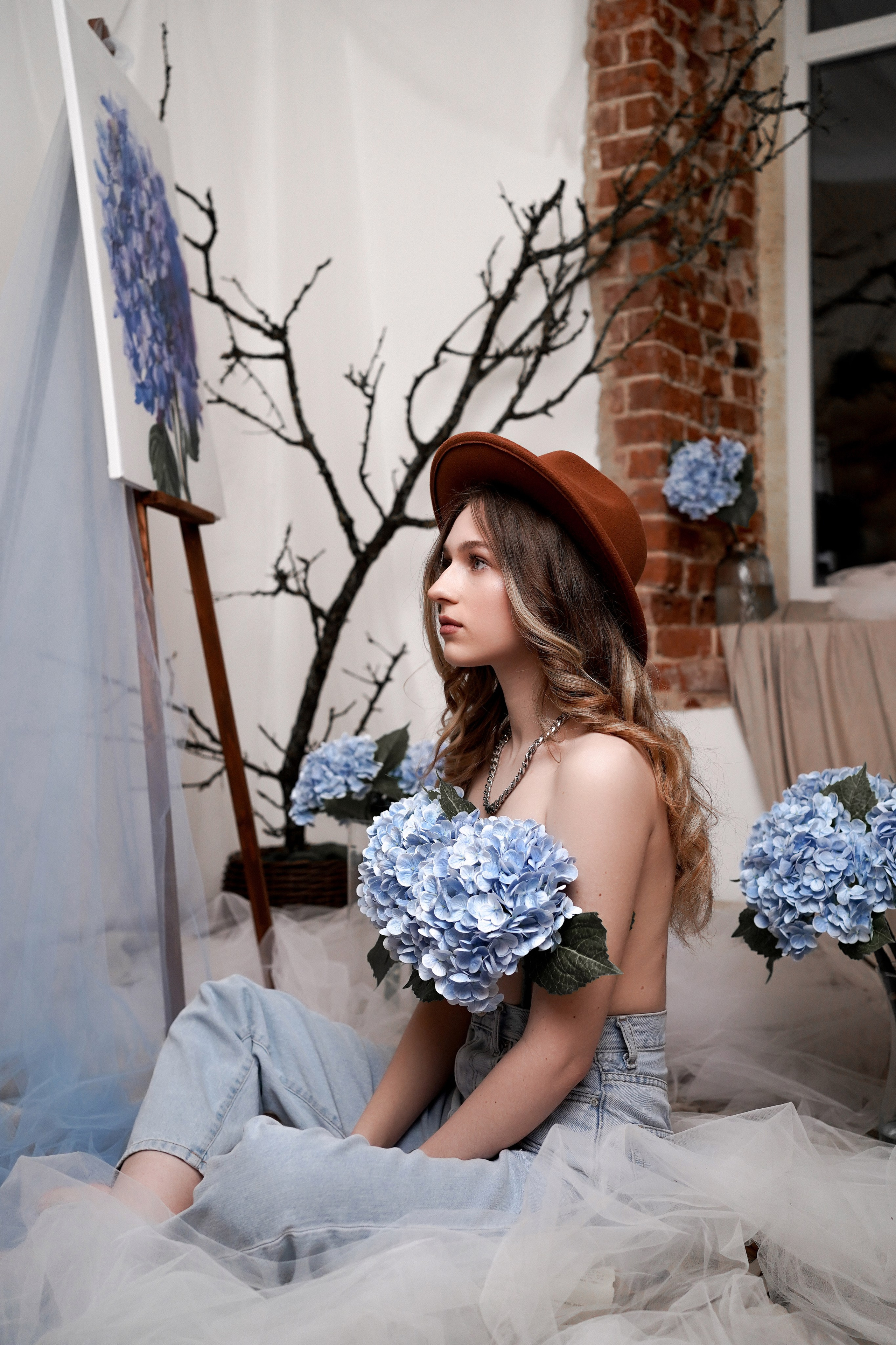 Женская фотосессия с гортензией в Ростове-на-Дону. Студийный фотограф Алёна Чёботова. Свадебный фотограф в Ростове-на-Дону. Таинство Крещения и Венчания, семейные фотосессии. Алёна Чёботова