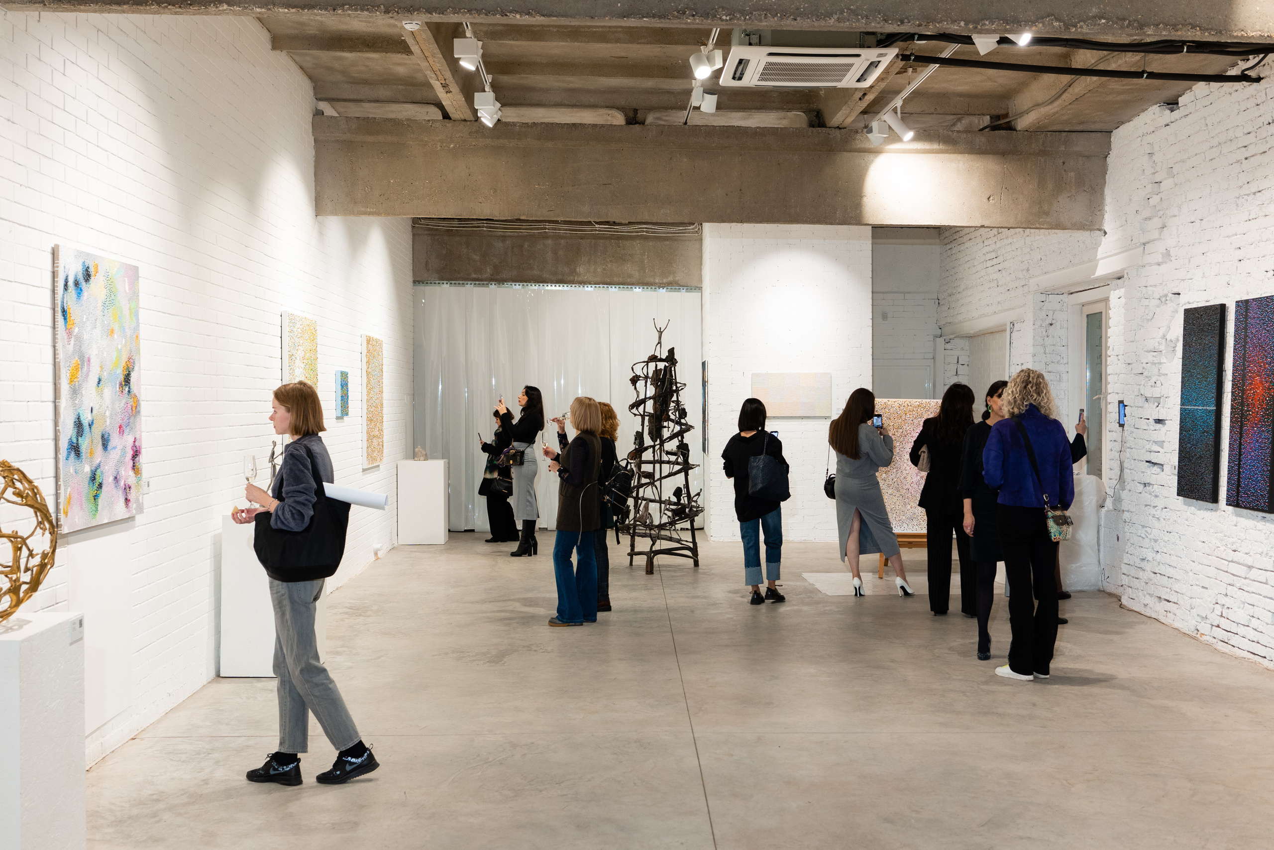 Открытие выставки «Осторожно: хрупкое!» в галерее Riva. Фотограф в Москве Женя Потах