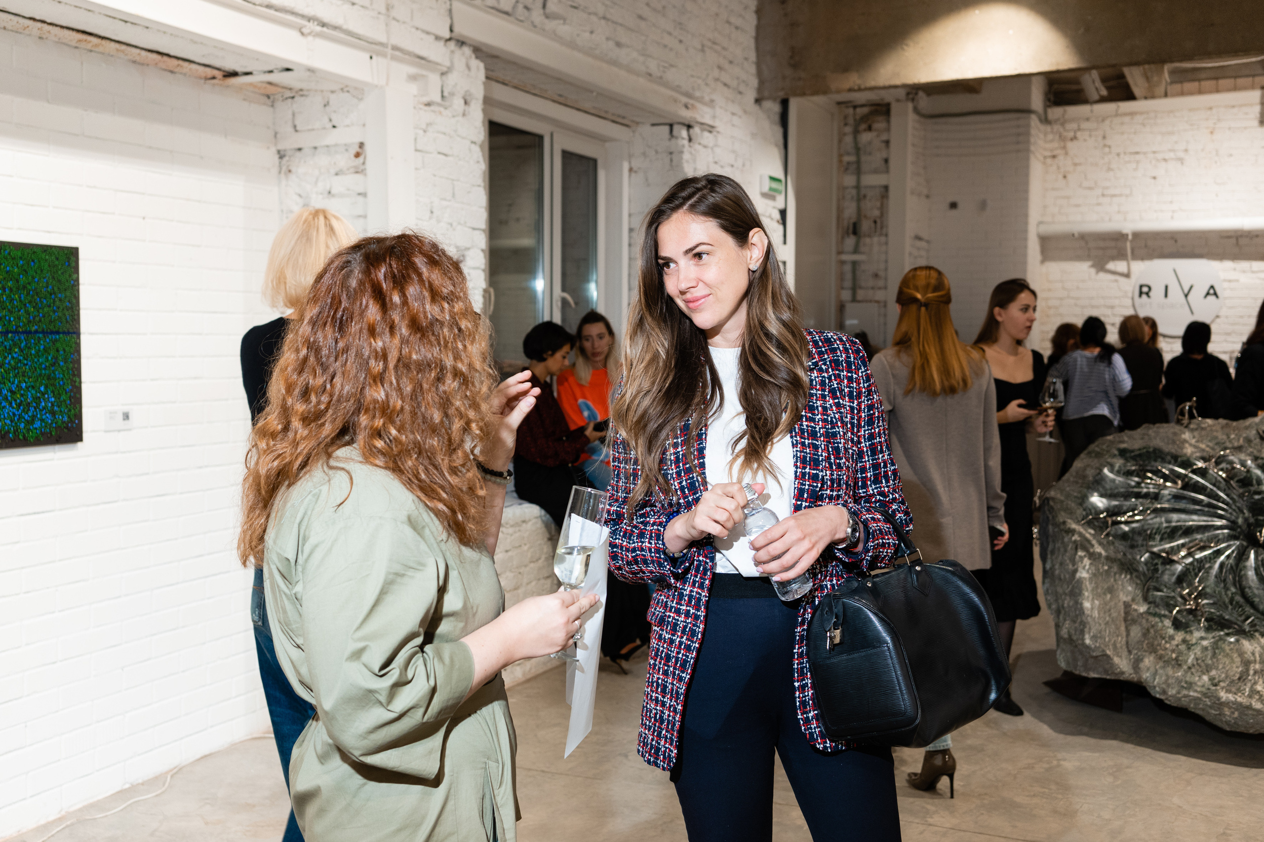 Открытие выставки «Осторожно: хрупкое!» в галерее Riva. Фотограф в Москве Женя Потах