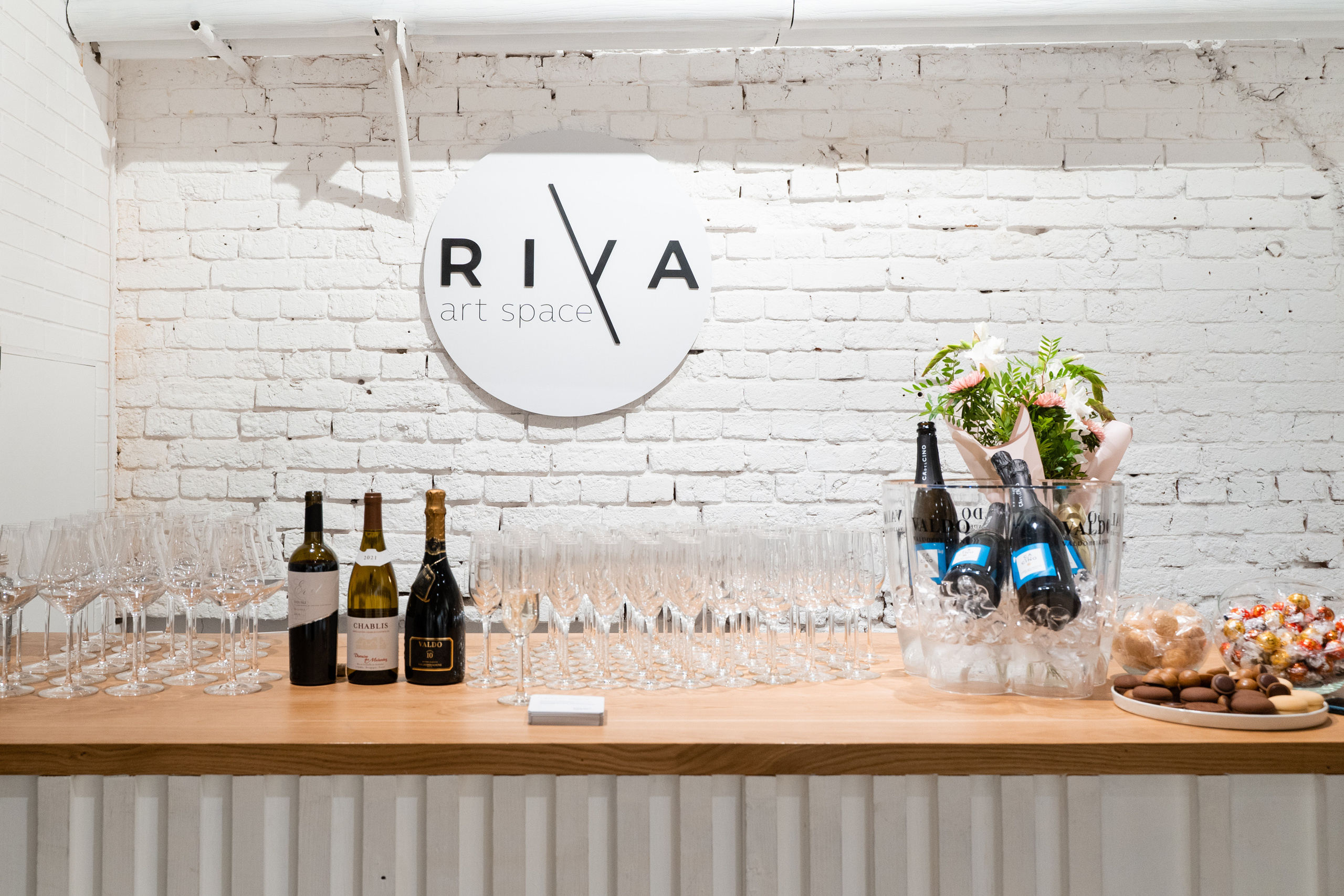 Открытие выставки «Осторожно: хрупкое!» в галерее Riva. Фотограф в Москве Женя Потах