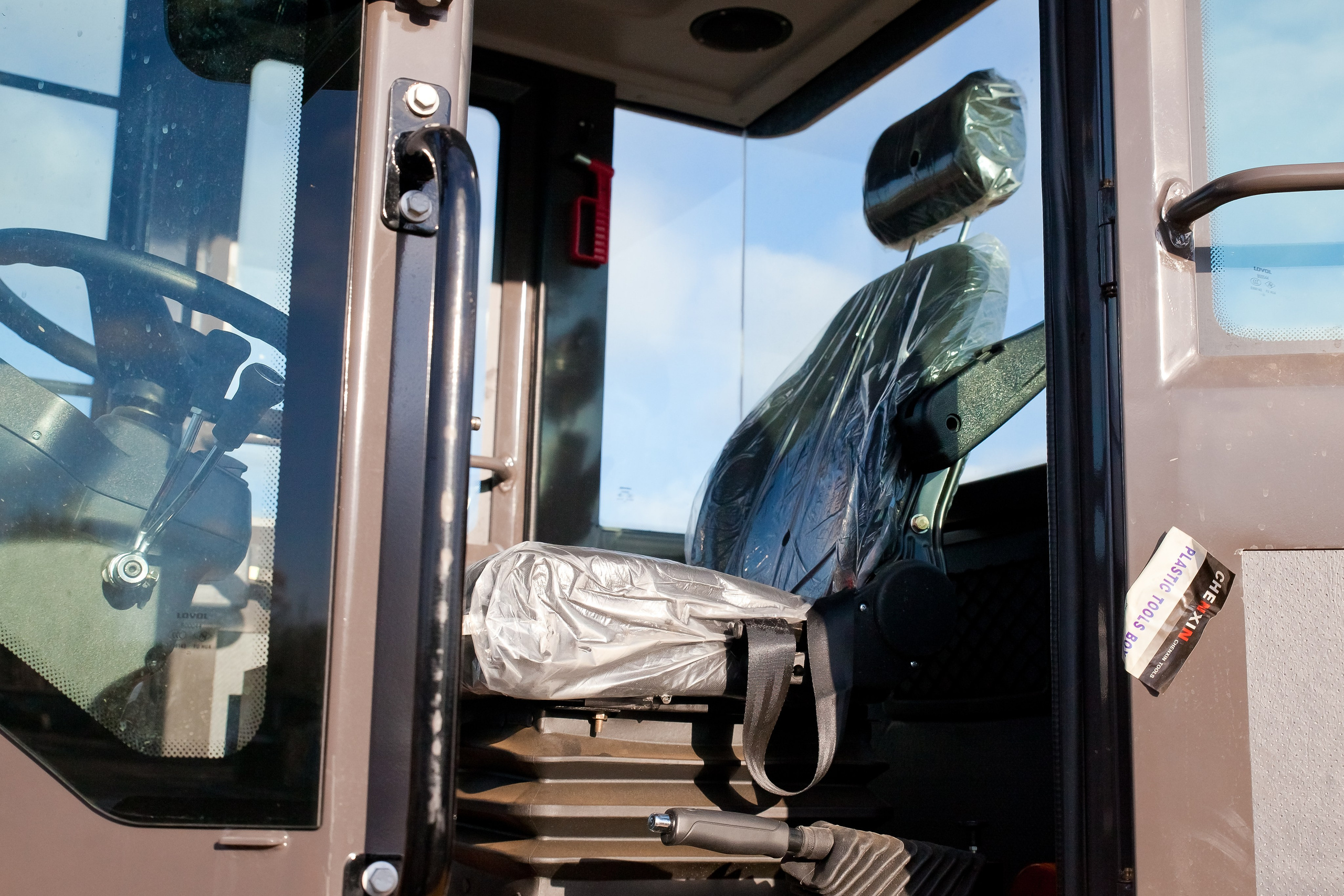 Фото фронт. погр. Weheavy WL820H. Продажа и обслуживание грузовой техники и спецтехники в г. Новосибирск компания СТИ