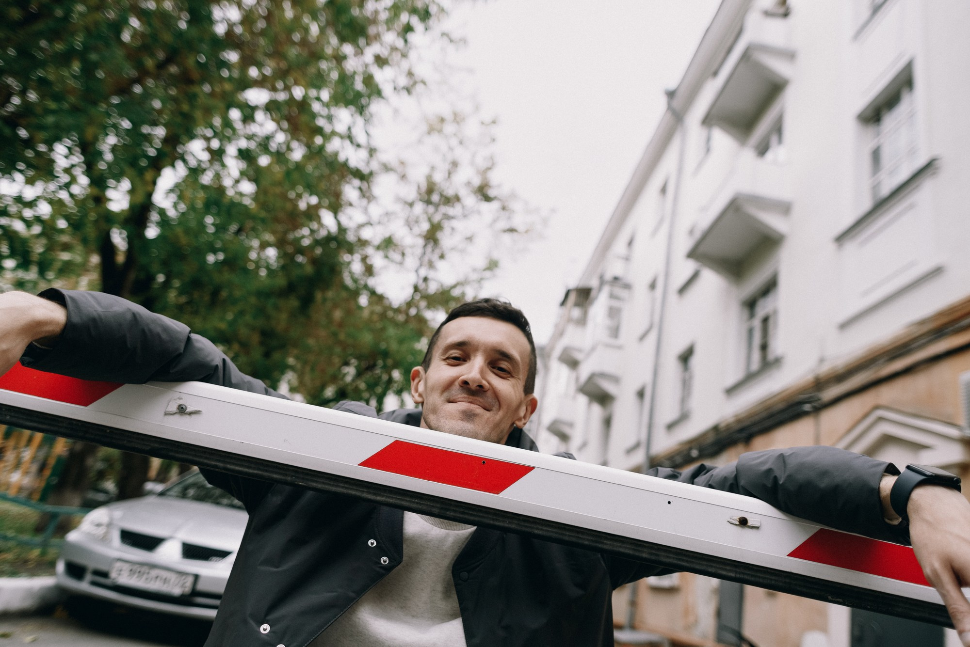 Мужская стрит-фотосессия в Тюмени | Уличный фотограф Дарья Мустафина. Портретный фотограф Тюмень Дарья Мустафина