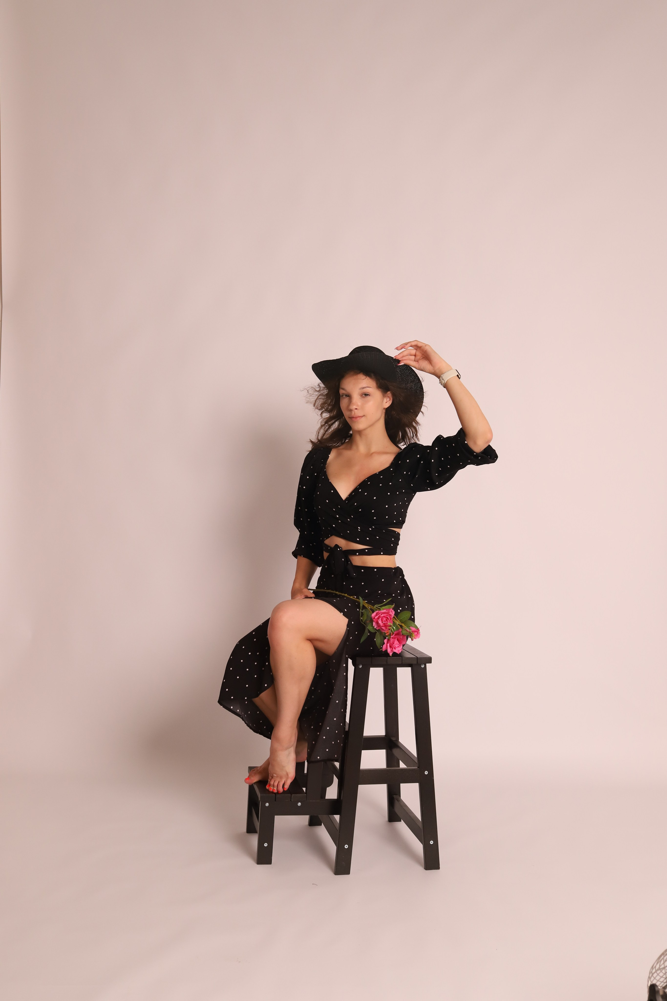 Белый фон. Фотостудия самообслуживания. Студия без фотографа в Твери