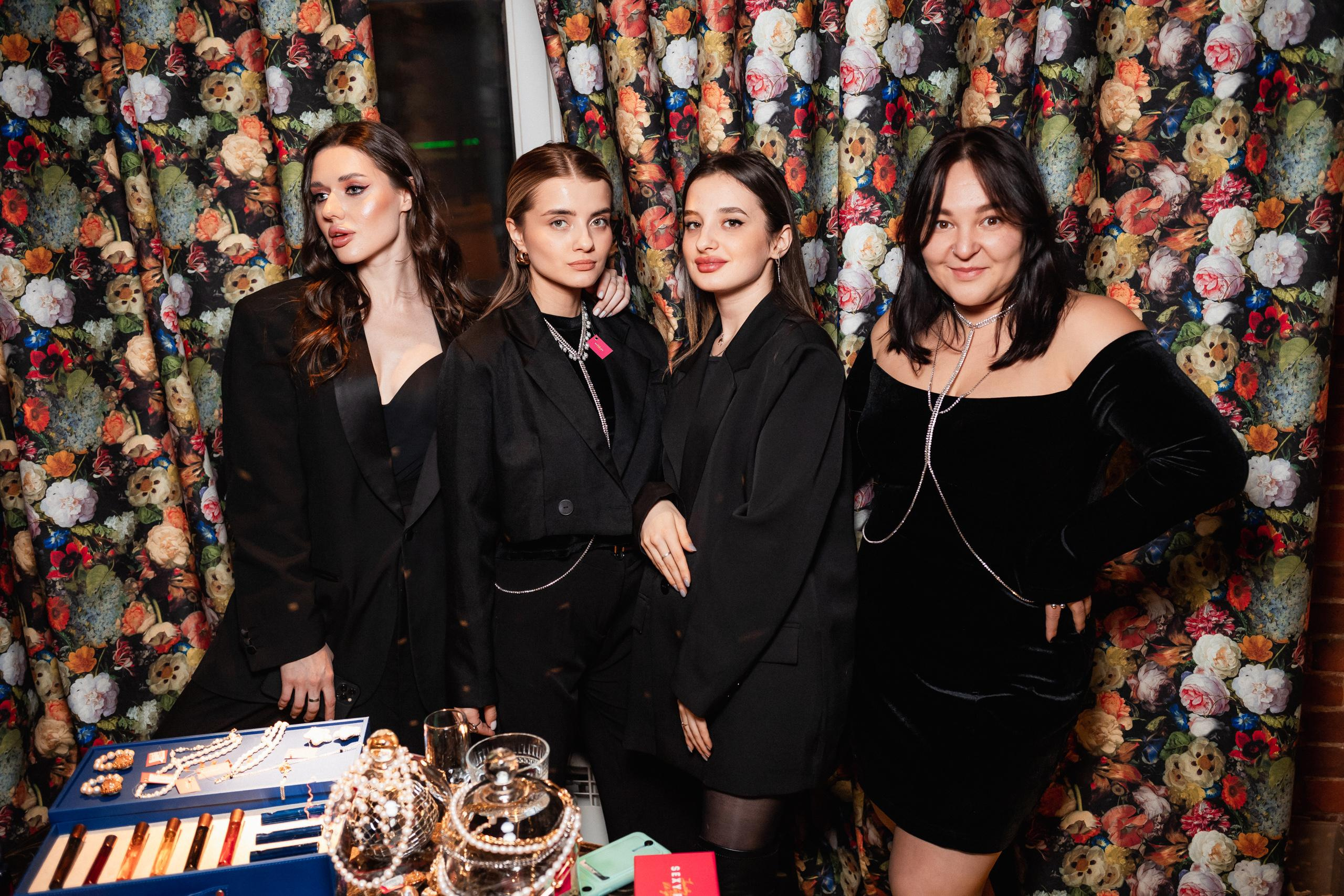 CHRISTMAS MOOD. СВОИ. ФОТООТЧЕТЫ-СОБЫТИЯ-МЕСТА