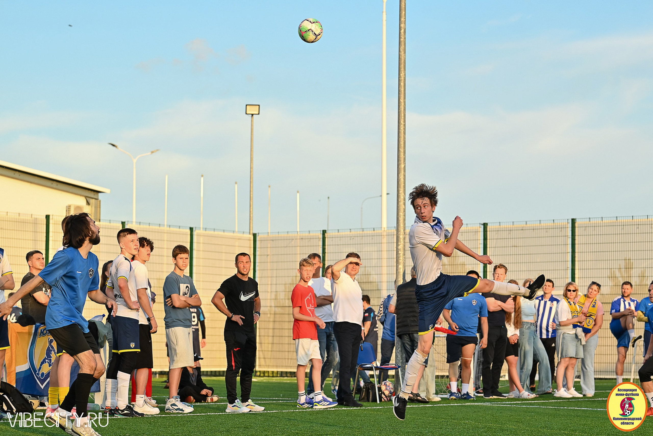 ИГРЫ МИНИ-ФУТБОЛЬНОЙ И КОРПОРАТИВНОЙ ЛИГИ. VIBECITY.RU Вайб Сити Ру Фоторепортажи Фотоотчеты Калининград