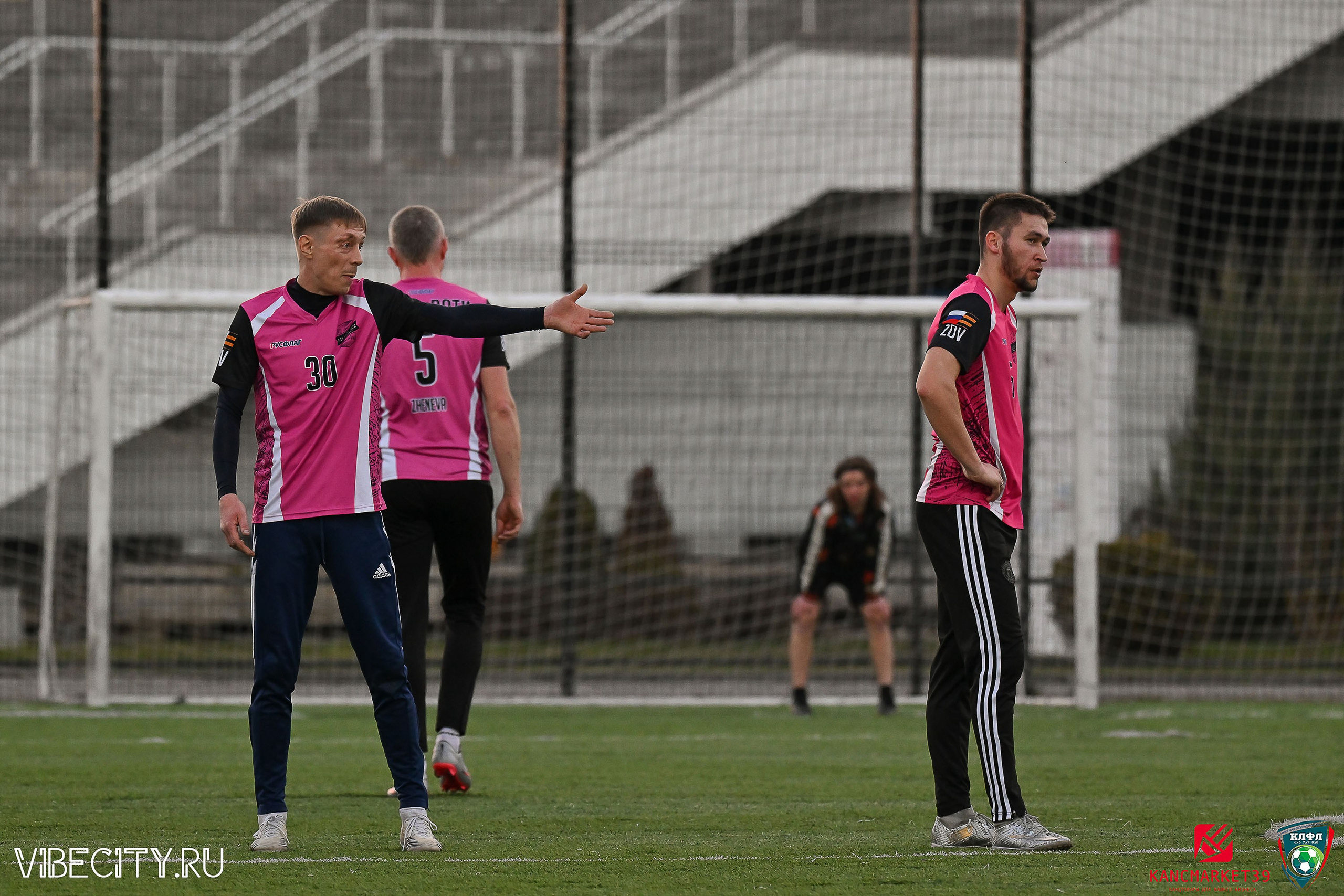 XX ЧЕМПИОНАТ КАЛИНИНГРАДСКОЙ ЛФЛ КАНЦМАРКЕТ39 сезона 2024–2025 гг. VIBECITY.RU Вайб Сити Ру Фоторепортажи Фотоотчеты Калининград