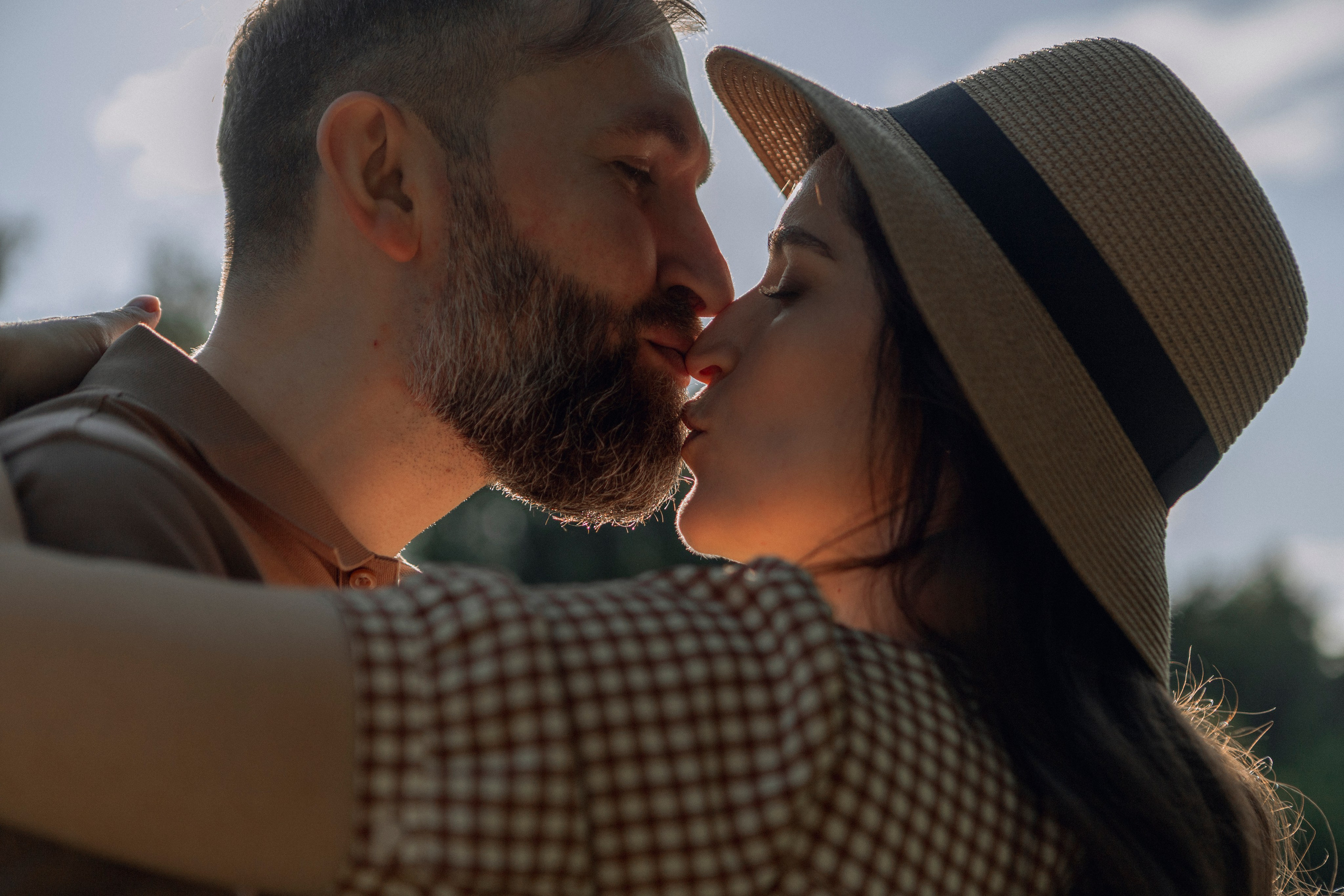 Романтическая фотосессия в парке на закате, лавстори фотограф Москва