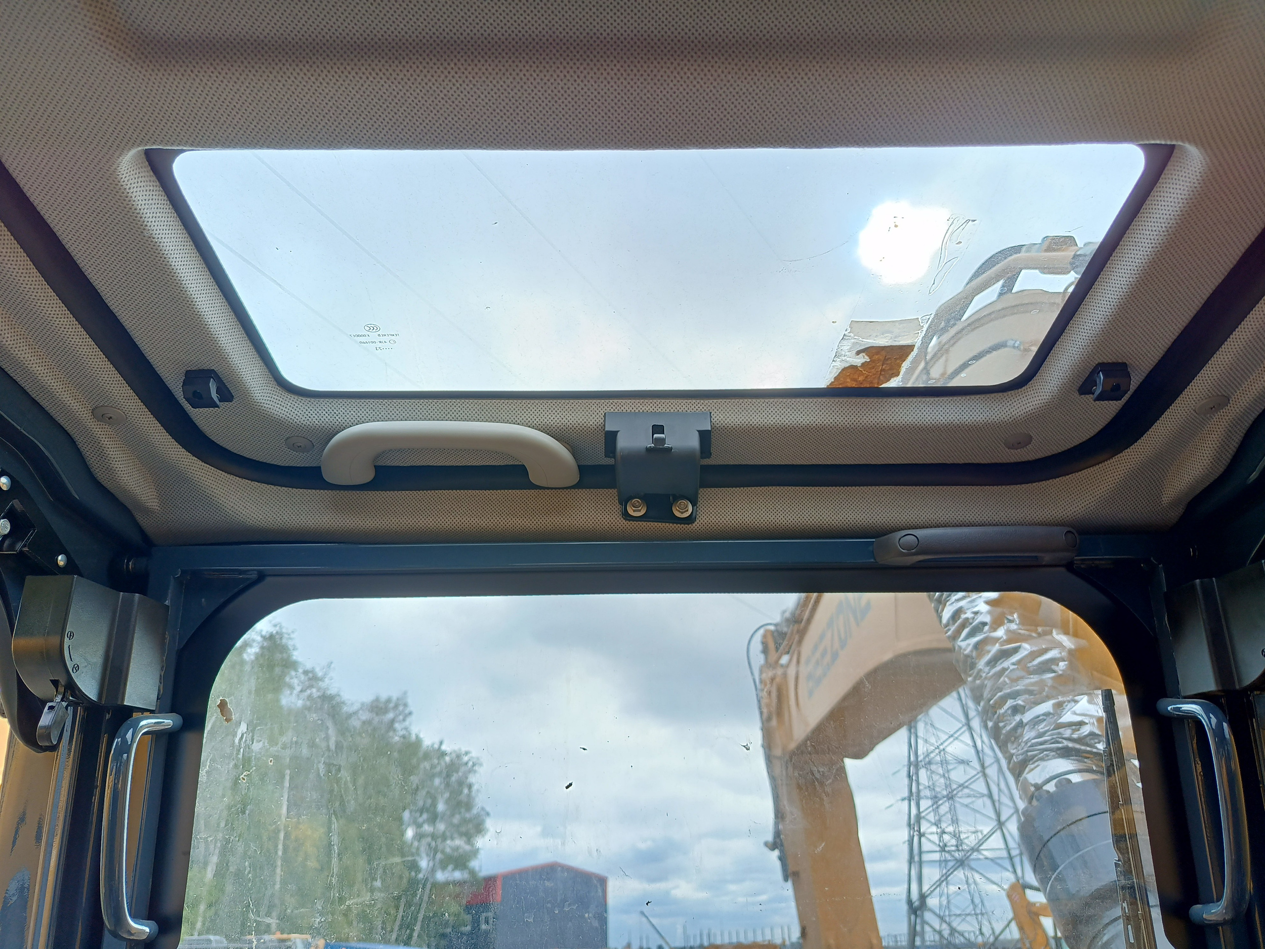 Фото гус. экс. Beezone В330EW. Продажа и обслуживание грузовой техники и спецтехники в г. Новосибирск компания СТИ