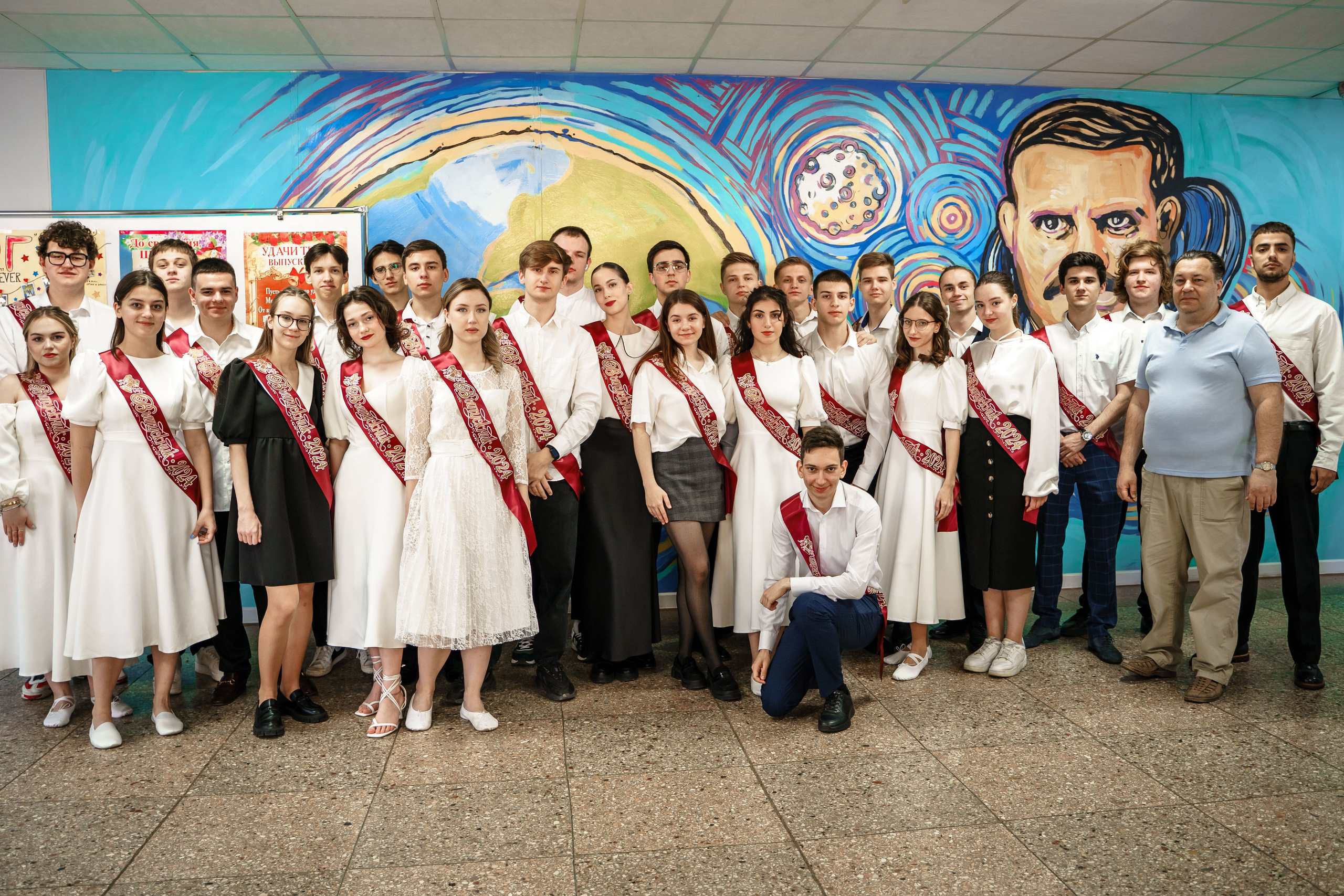 Последний звонок_Выпускники 11кл._Гимназия 18_2024 г. Фотографы из солнечного Краснодара Вадим и Надежда Митус