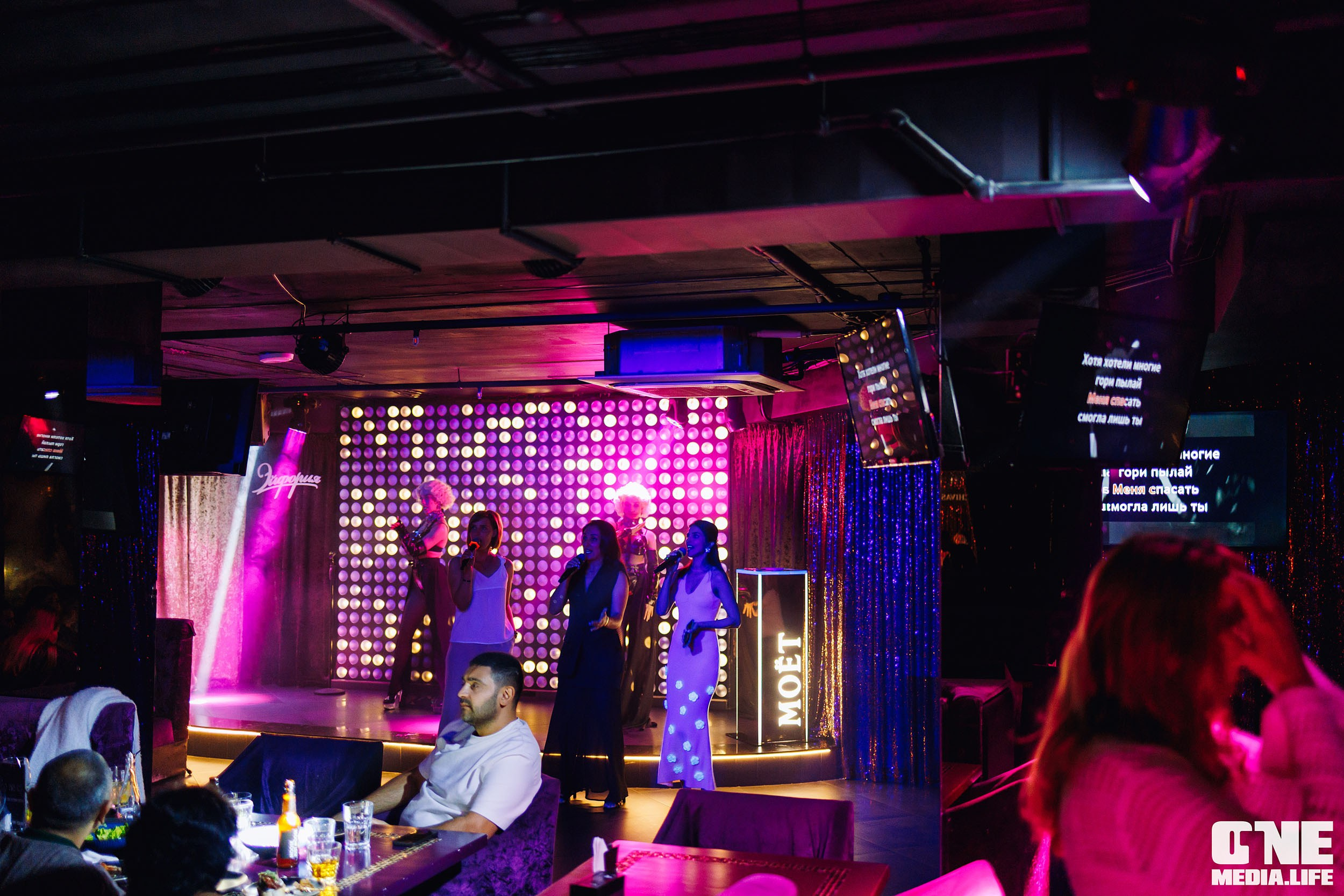 Фоторепортаж из караоке-клуба Эйфория. One Media Life: фоторепортажи, фотоотчеты с мероприятий и заведений