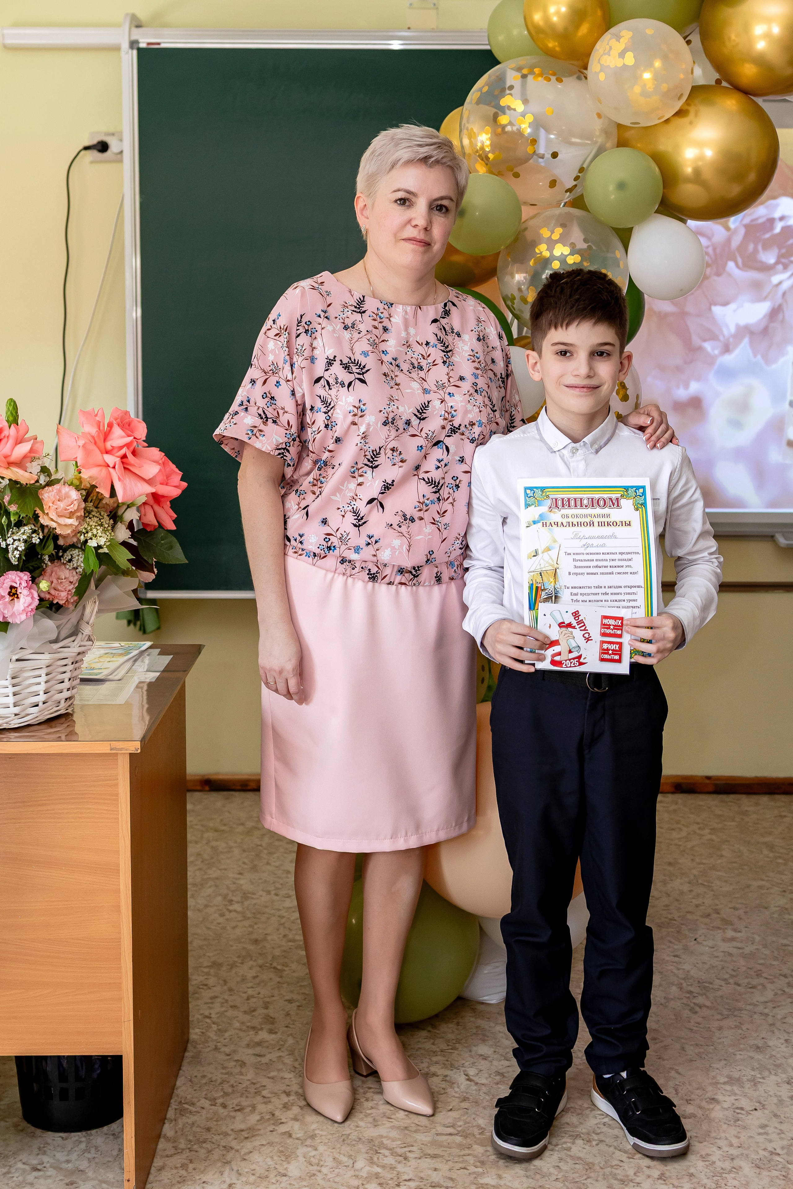 Выпускной в начальной школе в классе. Фотограф и видеограф Москва. Свадебный фотограф, видеограф. Выпускные альбомы. Оживающие альбомы