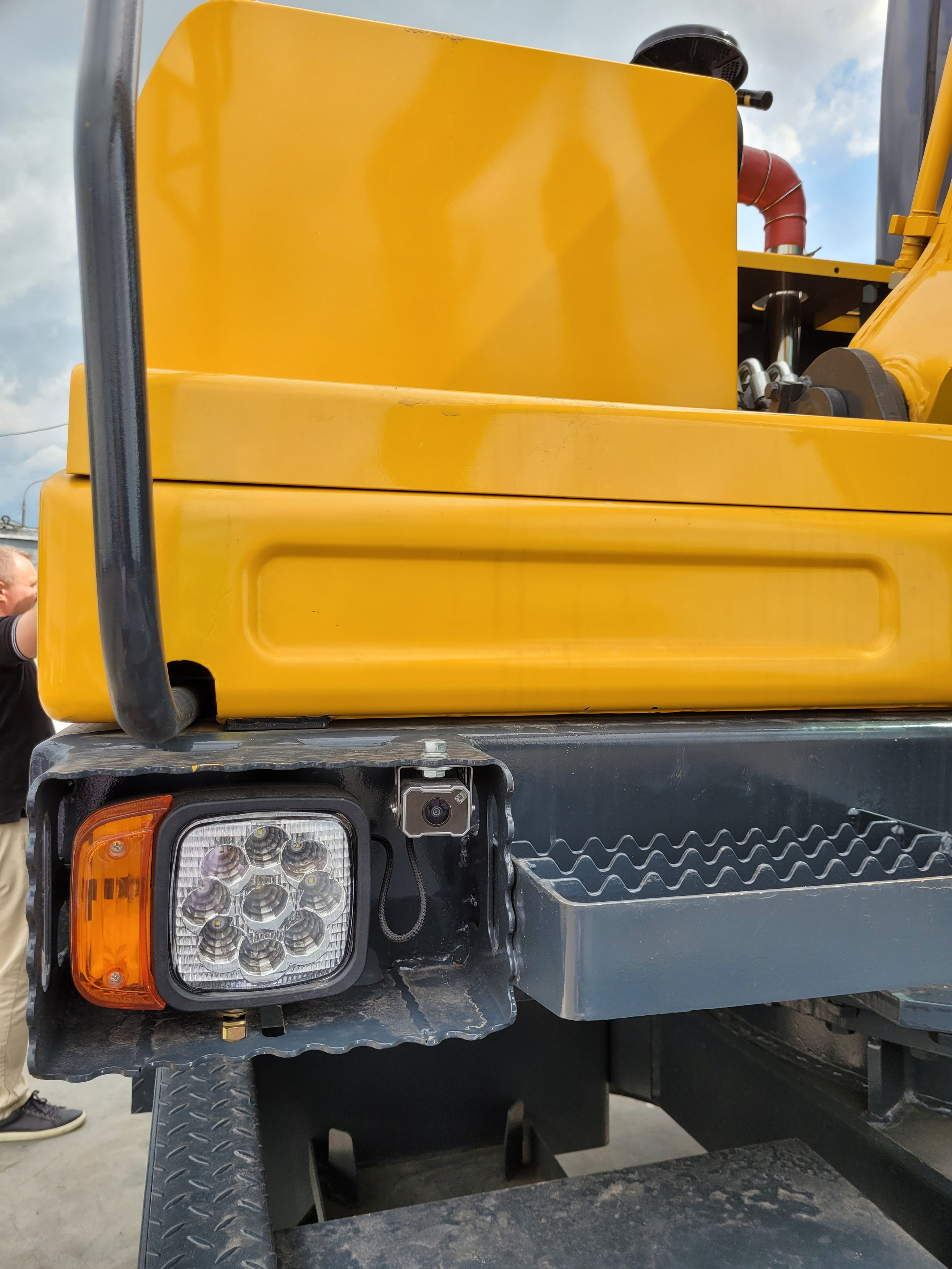 Фото кол. экс. Beezone BX160W. Продажа и обслуживание грузовой техники и спецтехники в г. Новосибирск компания СТИ