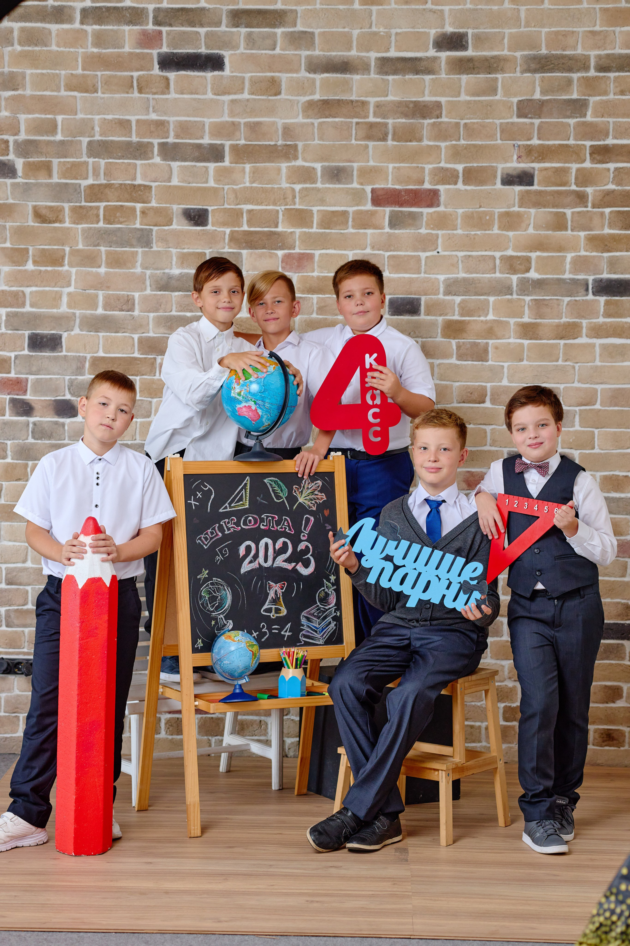 Сьемка 4 класса в студии на Выпускной Альбом. Фотограф Выпускные альбомы Таганрог Сергей Коробченко