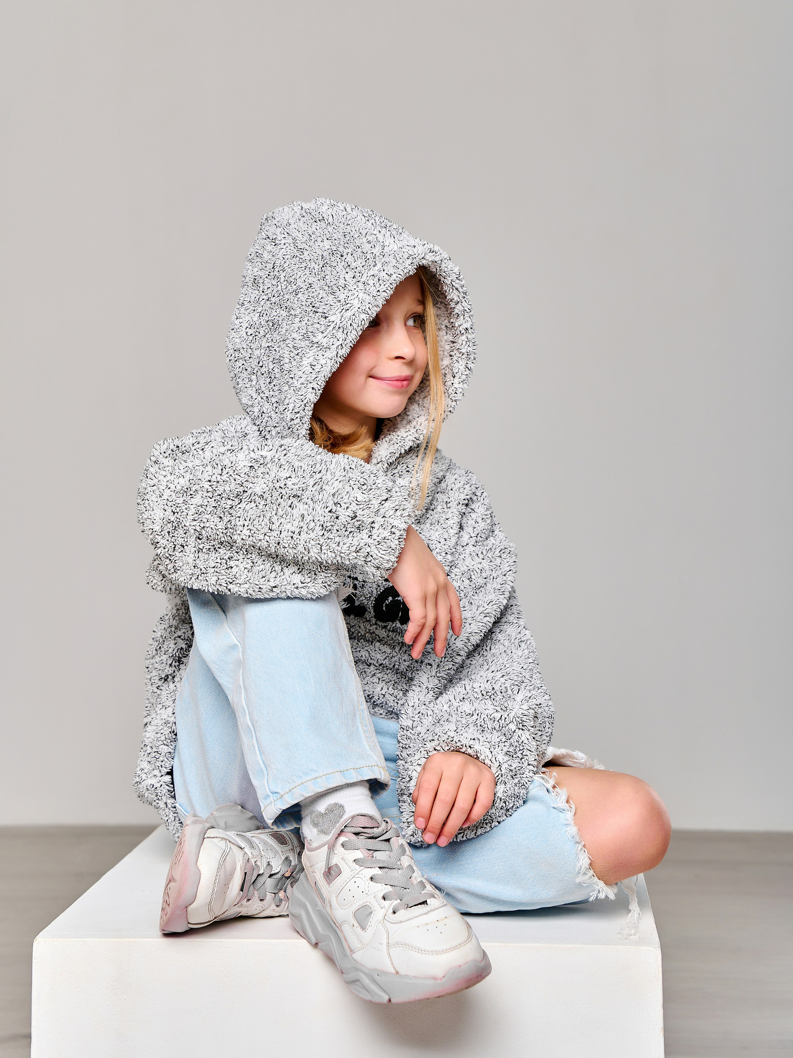 Съемка детских толстовок для маркетплейса. Контент фотограф для бизнеса и маркет-плейсов