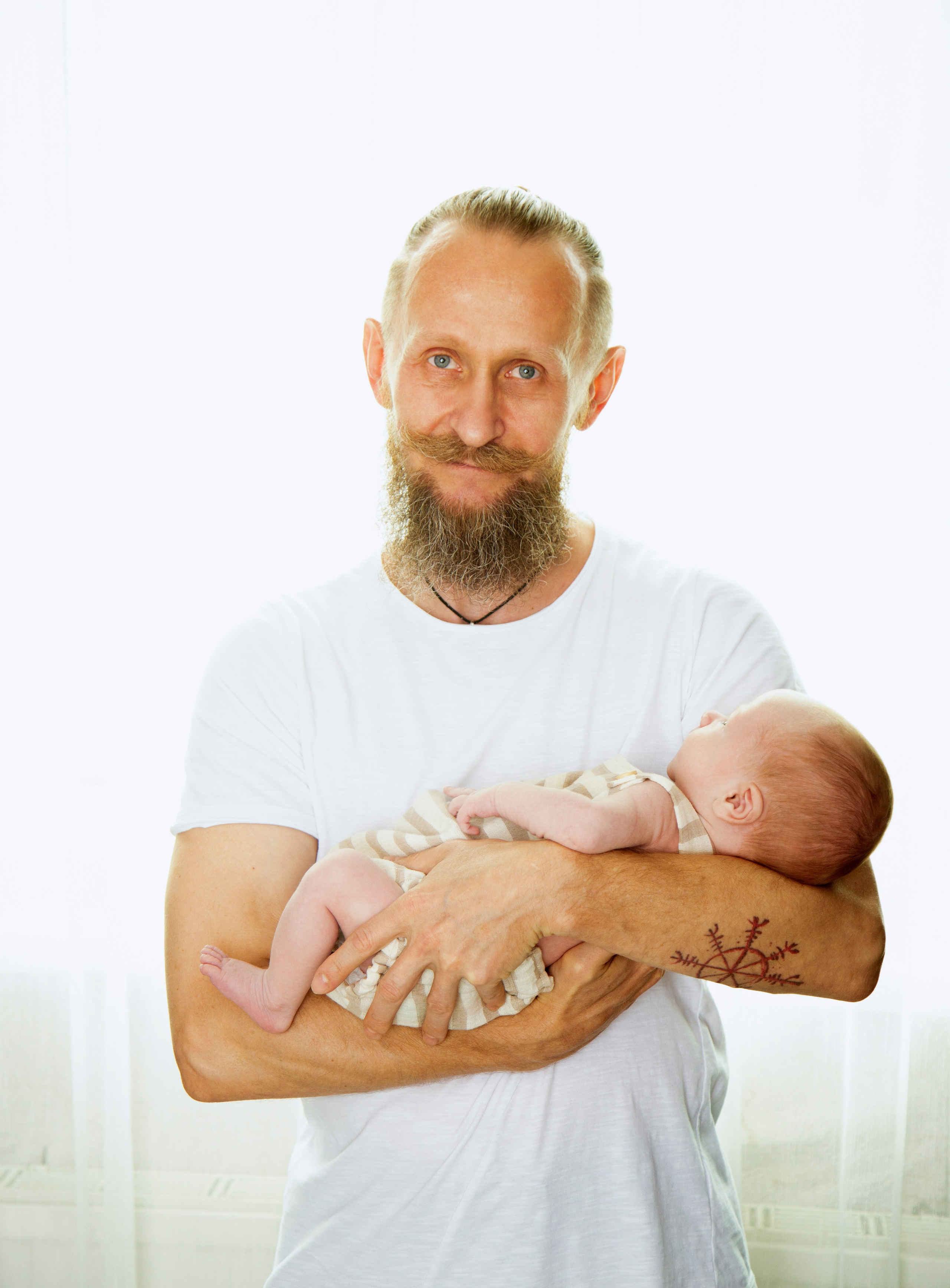 Фотосессия новорожденного мальчика в Москве. Фотосессия в студии в Москве от профессионального фотографа услуги по доступным ценам