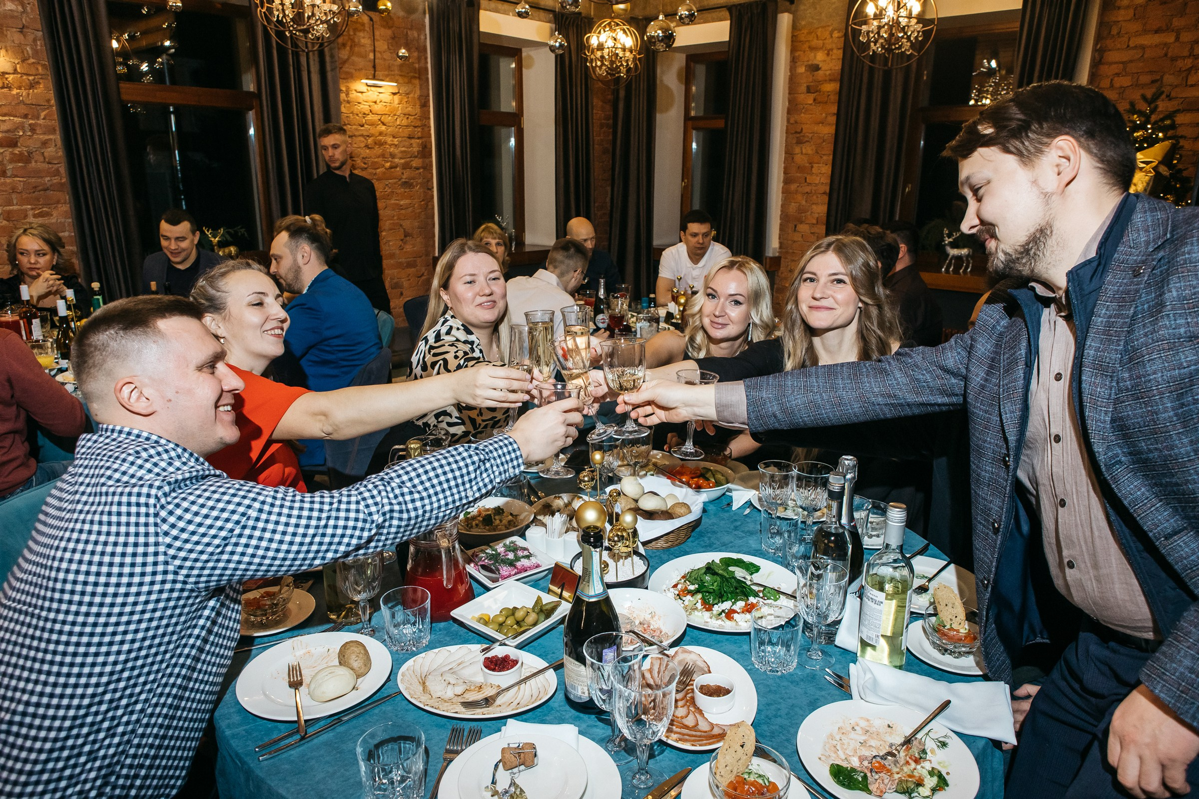 Хороший репортажный фотограф на корпоратив в Питере