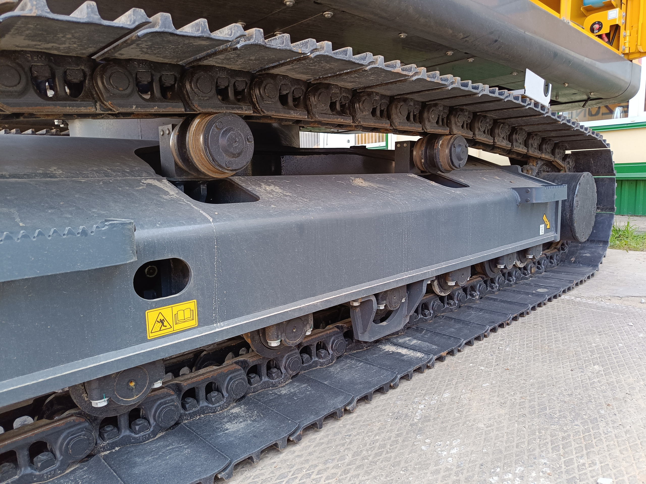 Фото гус. экс. Beezone В210EW. Продажа и обслуживание грузовой техники и спецтехники в г. Новосибирск компания СТИ