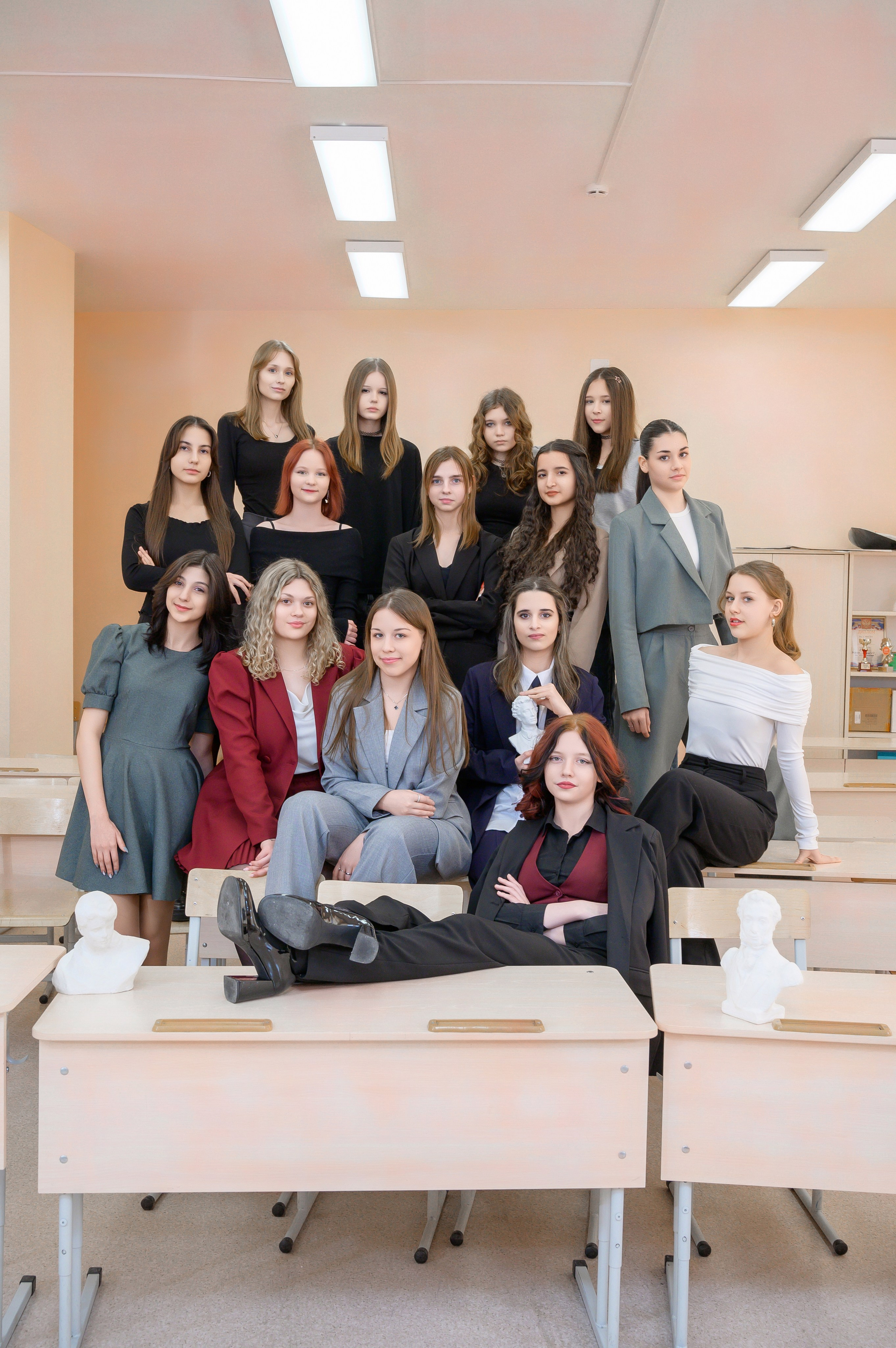 Фотографии старшеклассников для выпускных альбомов Нижневартовск | Портфолио. AR-t студия «Альбом+», г. Нижневартовск